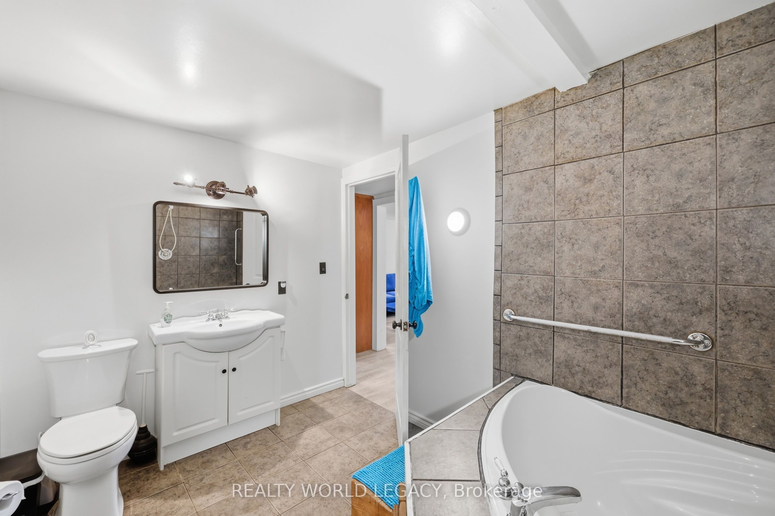 18 Foley Street Property Photo 41