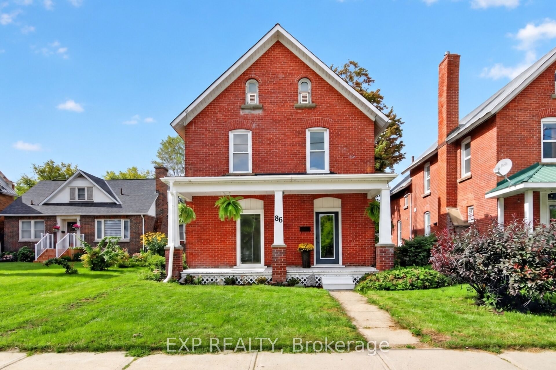 86 Daniel Street N Property Photo 1