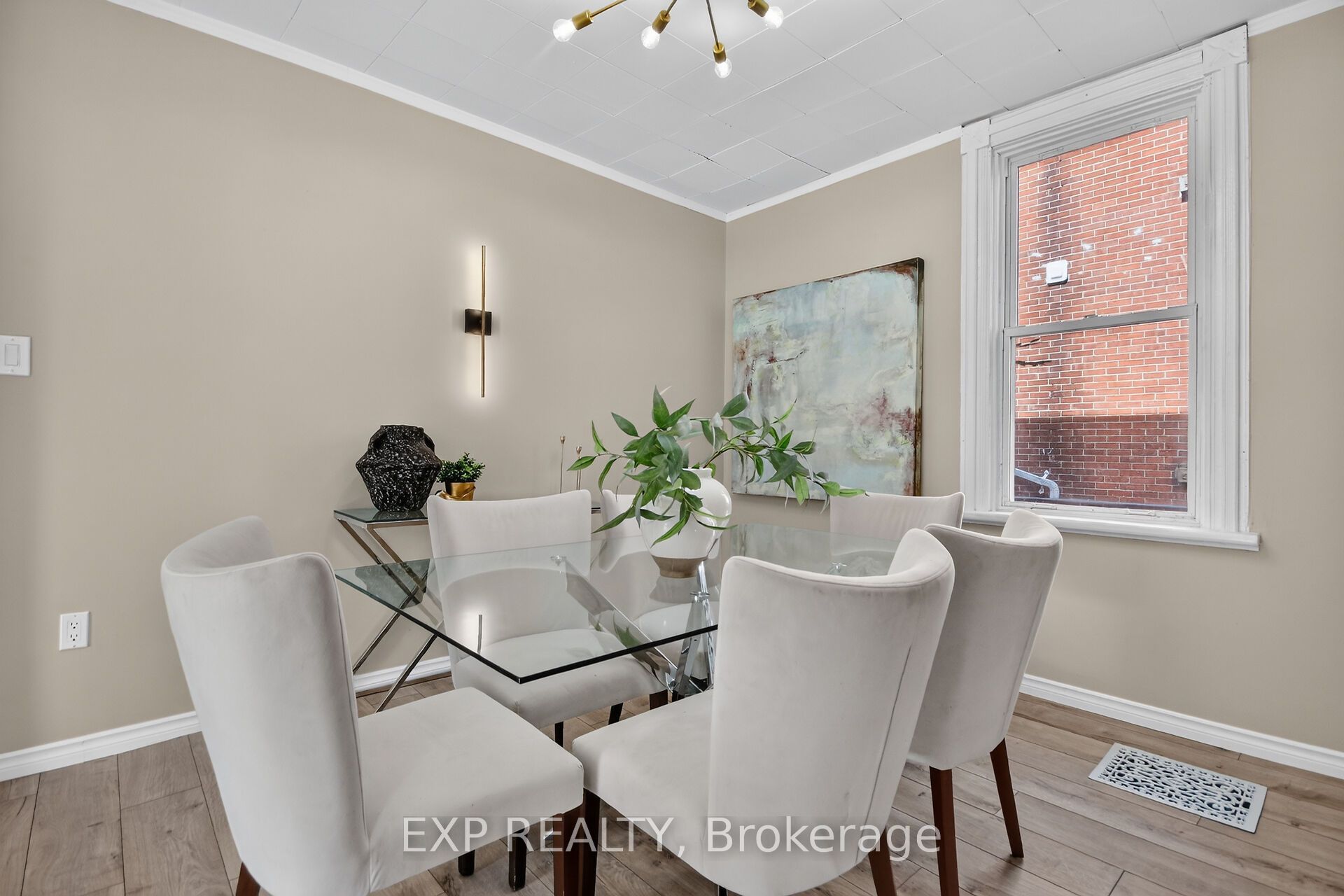86 Daniel Street N Property Photo 7