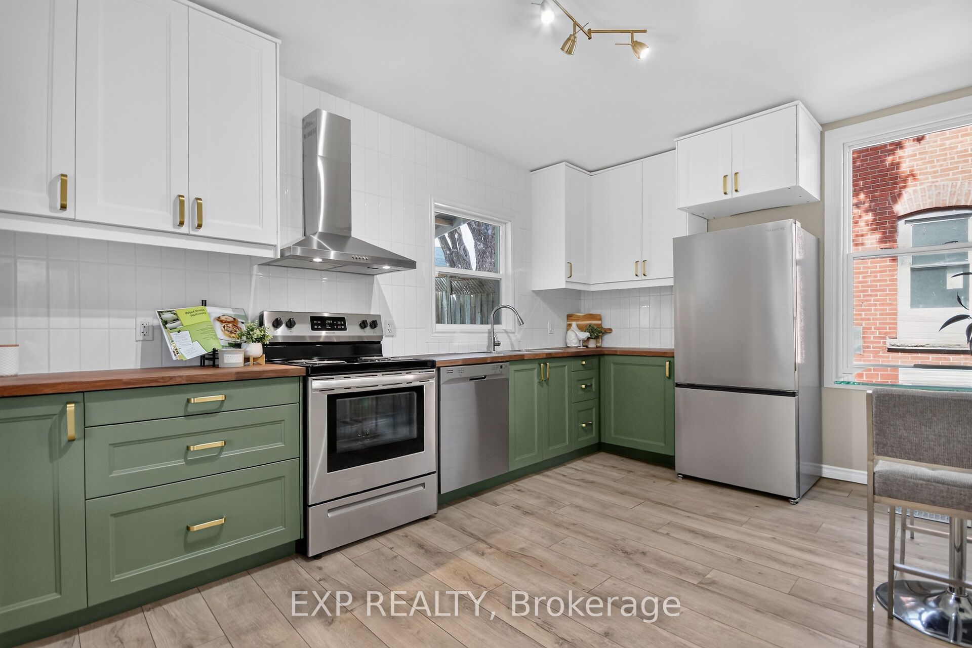 86 Daniel Street N Property Photo 12