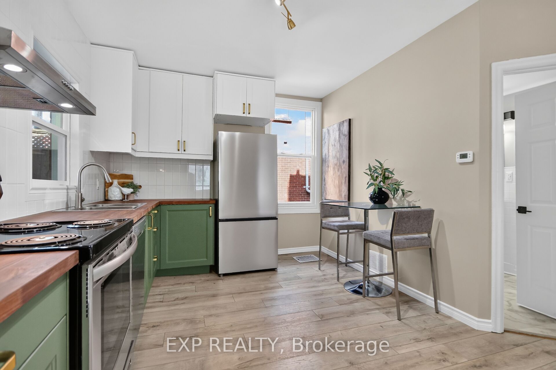 86 Daniel Street N Property Photo 13
