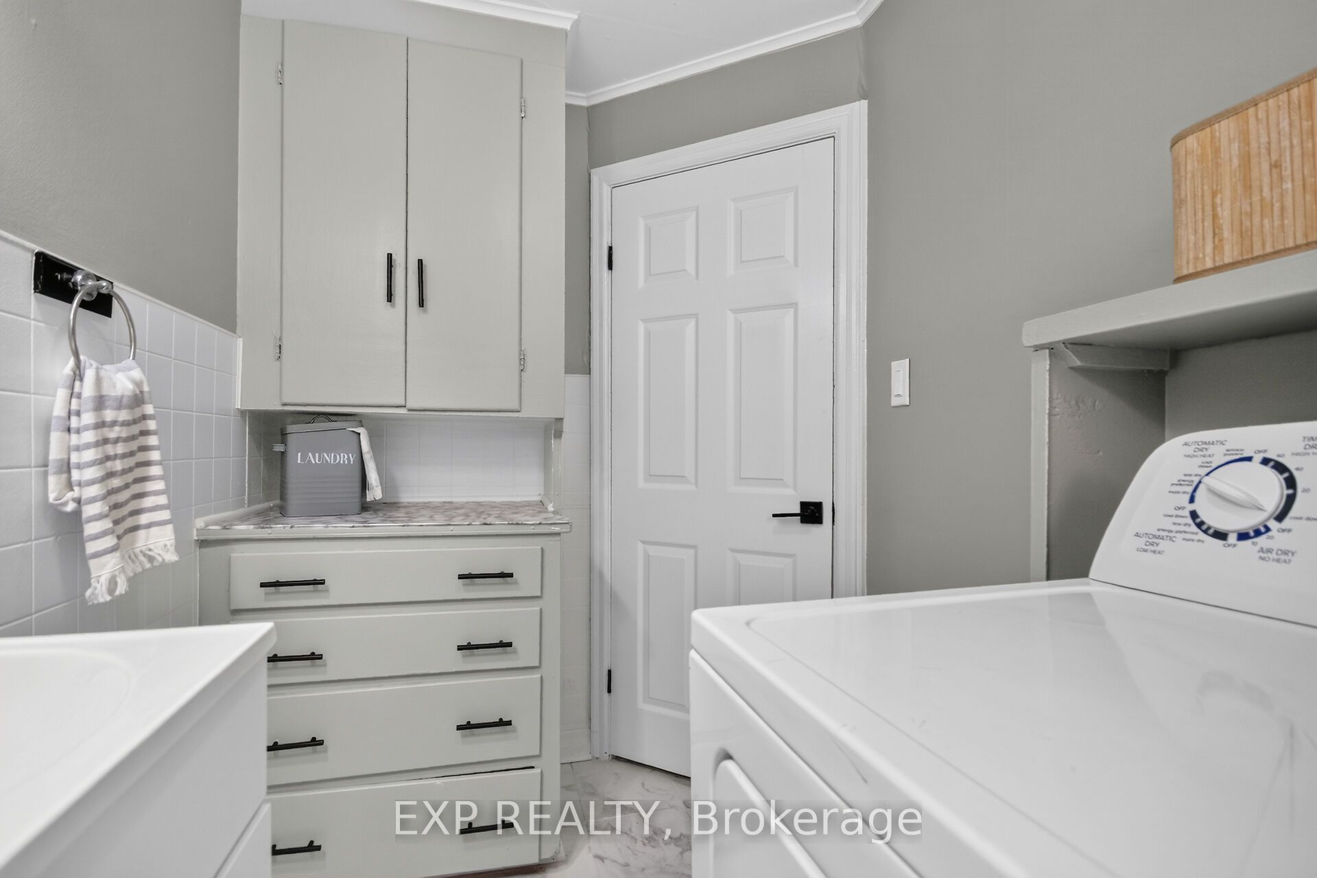 86 Daniel Street N Property Photo 16