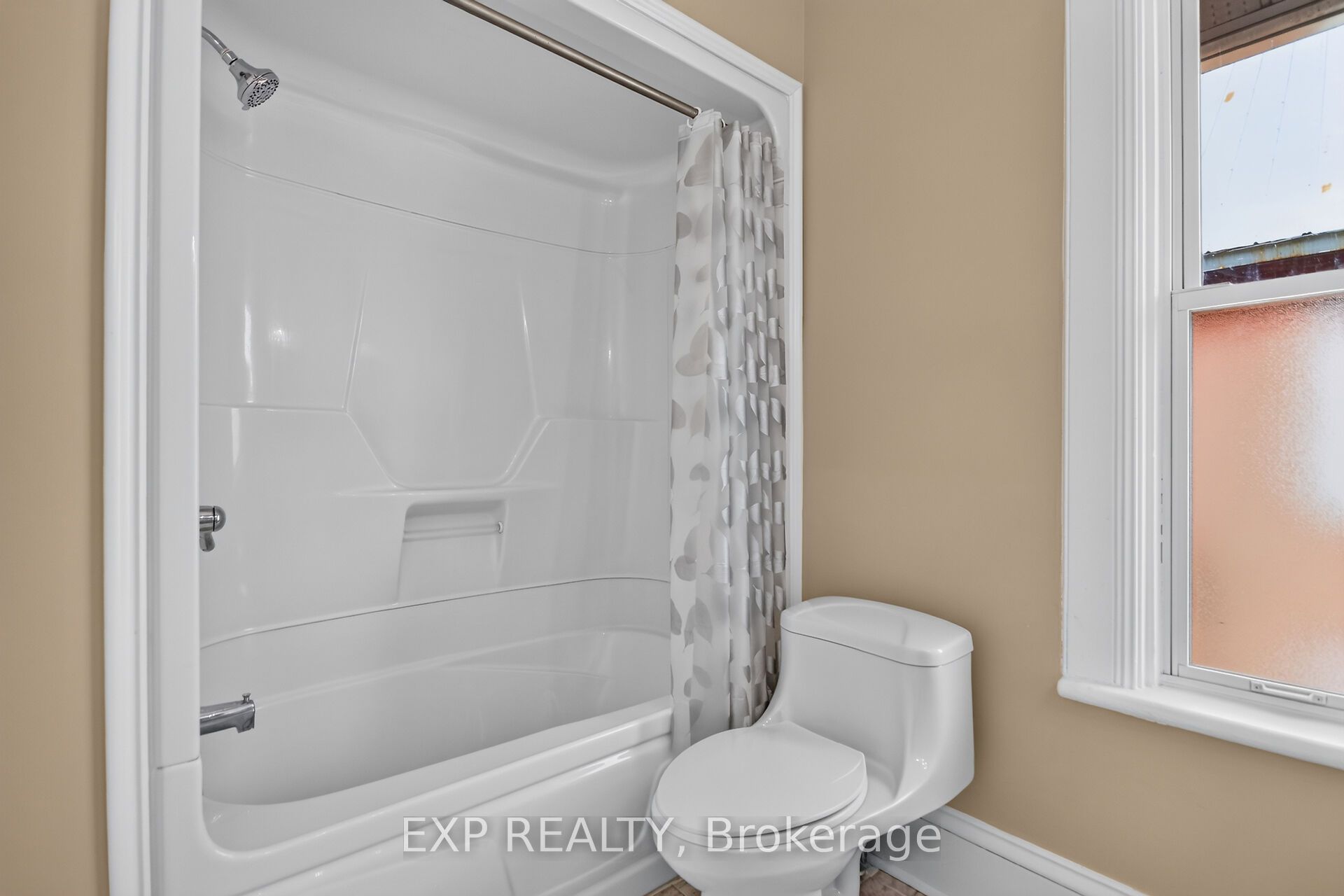 86 Daniel Street N Property Photo 29