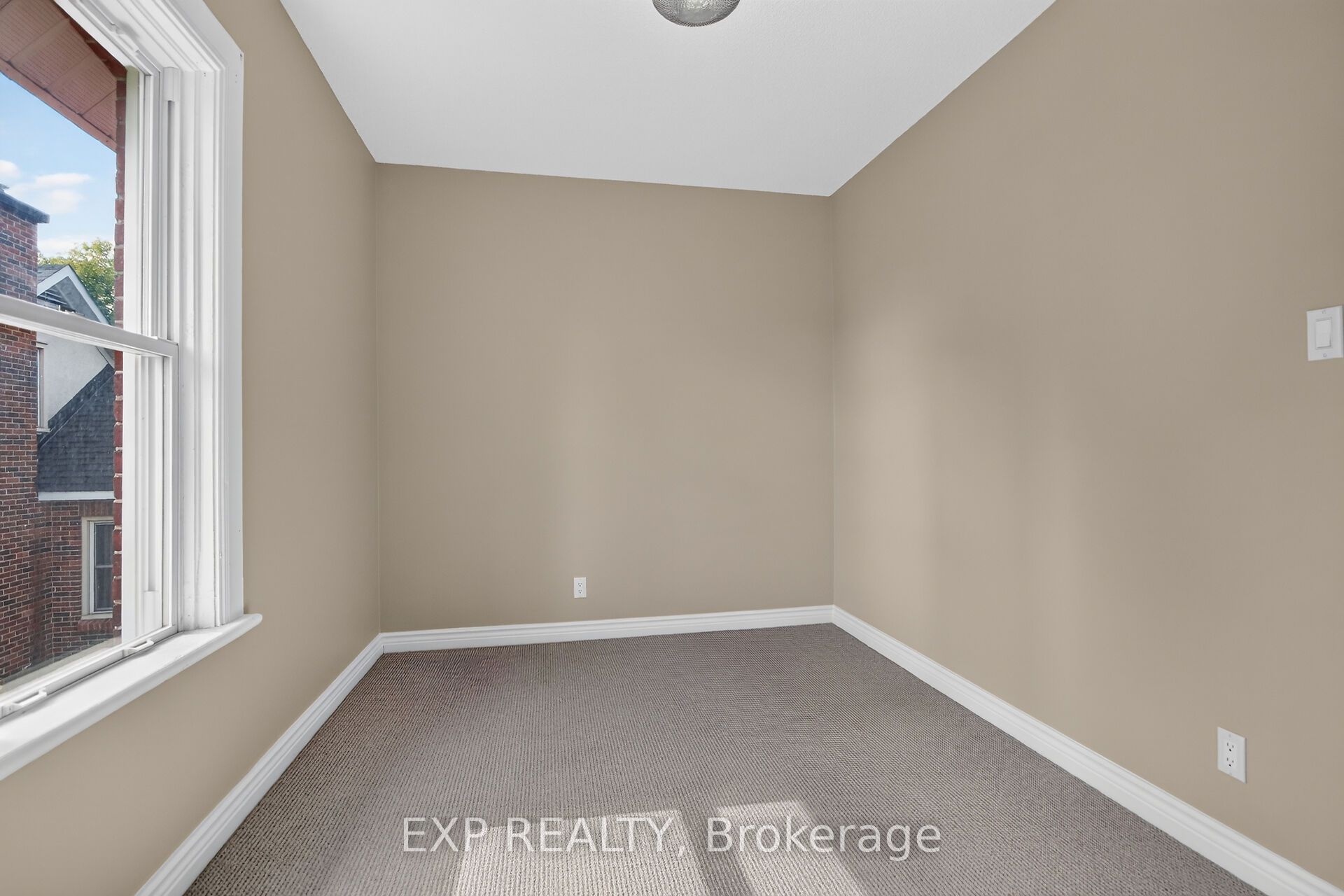 86 Daniel Street N Property Photo 31