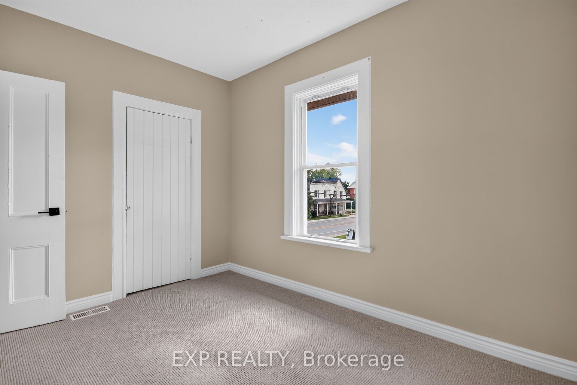 86 Daniel Street N Property Photo 32
