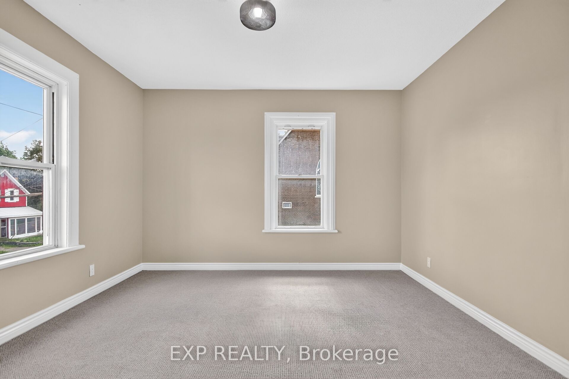 86 Daniel Street N Property Photo 34