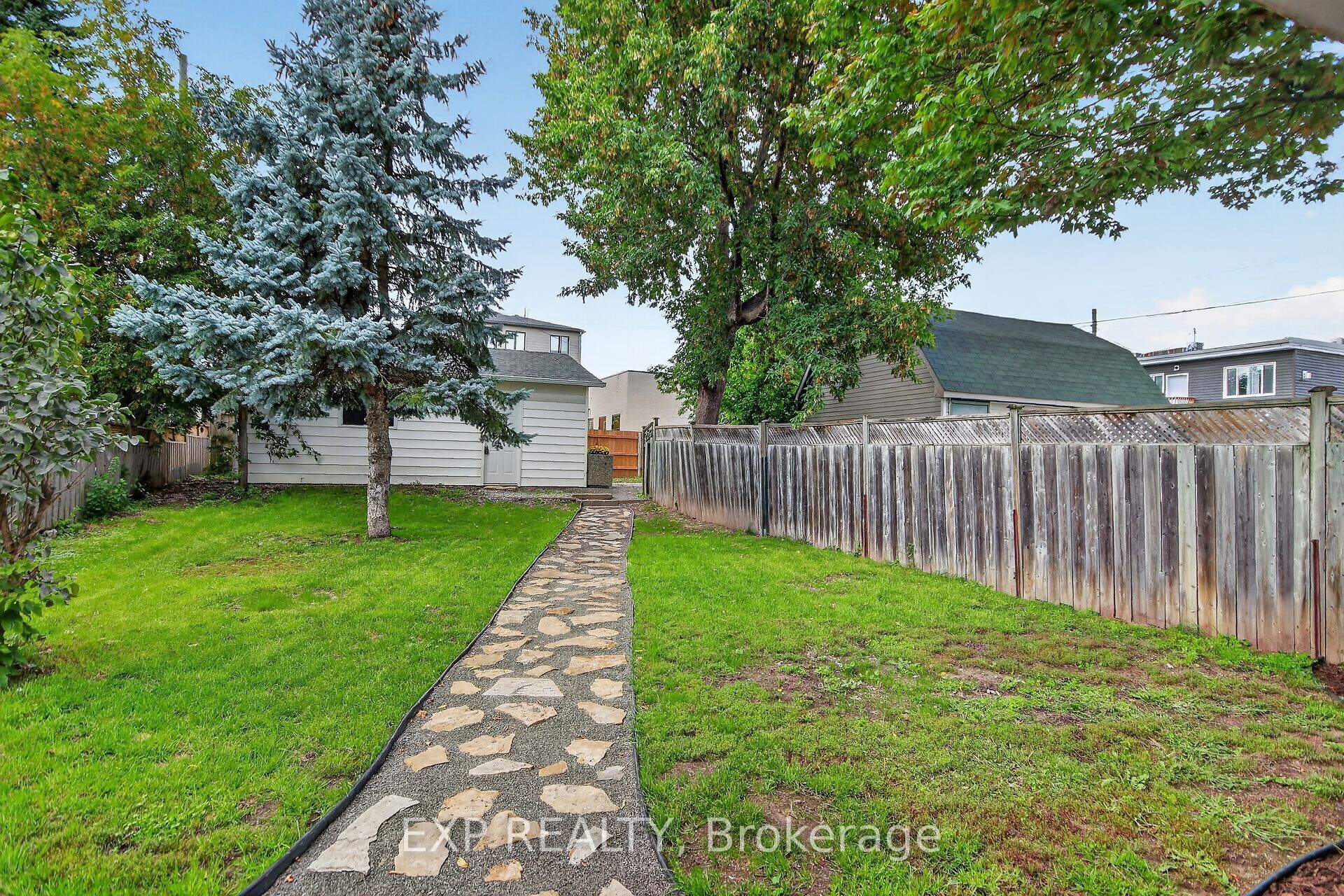 86 Daniel Street N Property Photo 42