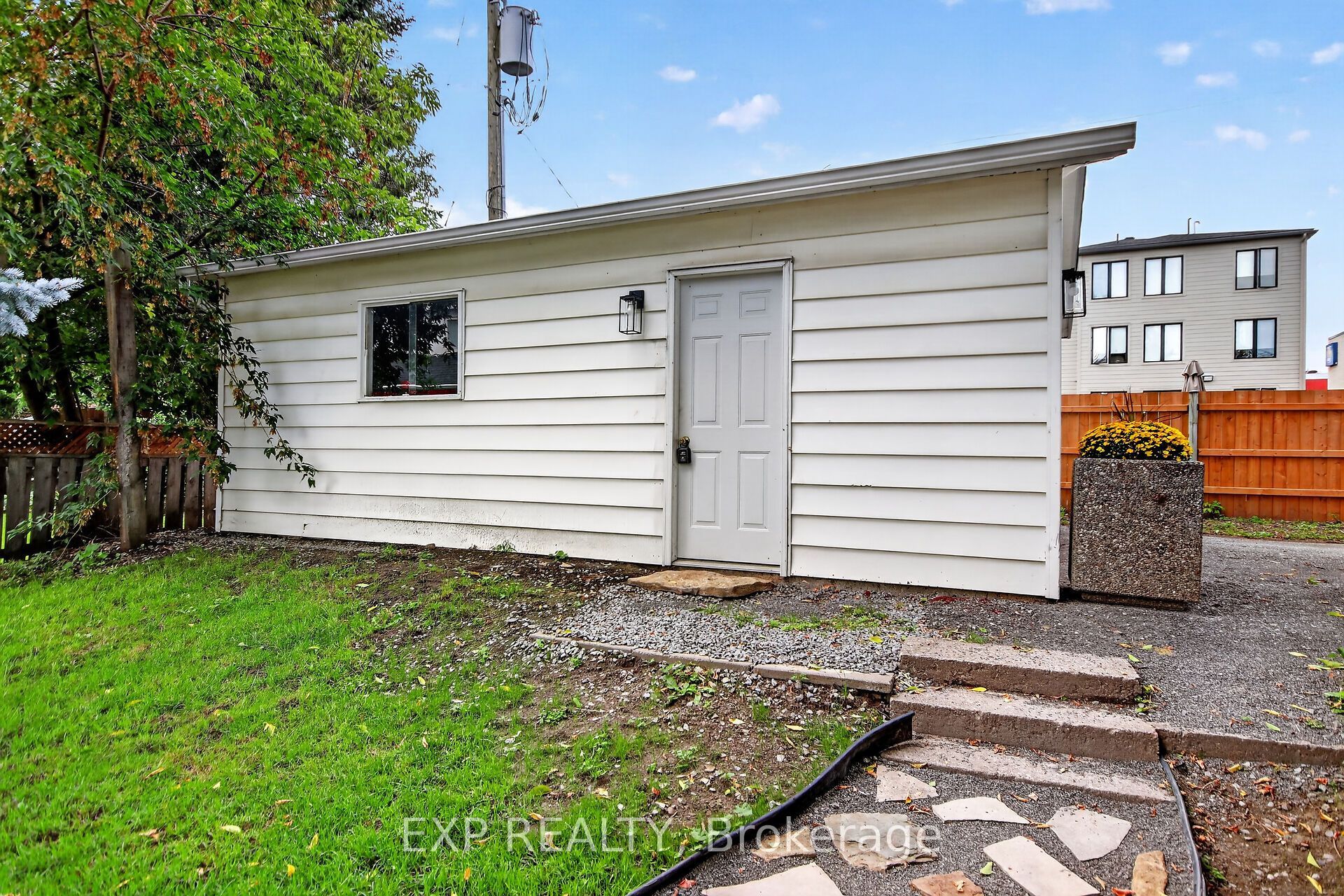 86 Daniel Street N Property Photo 43