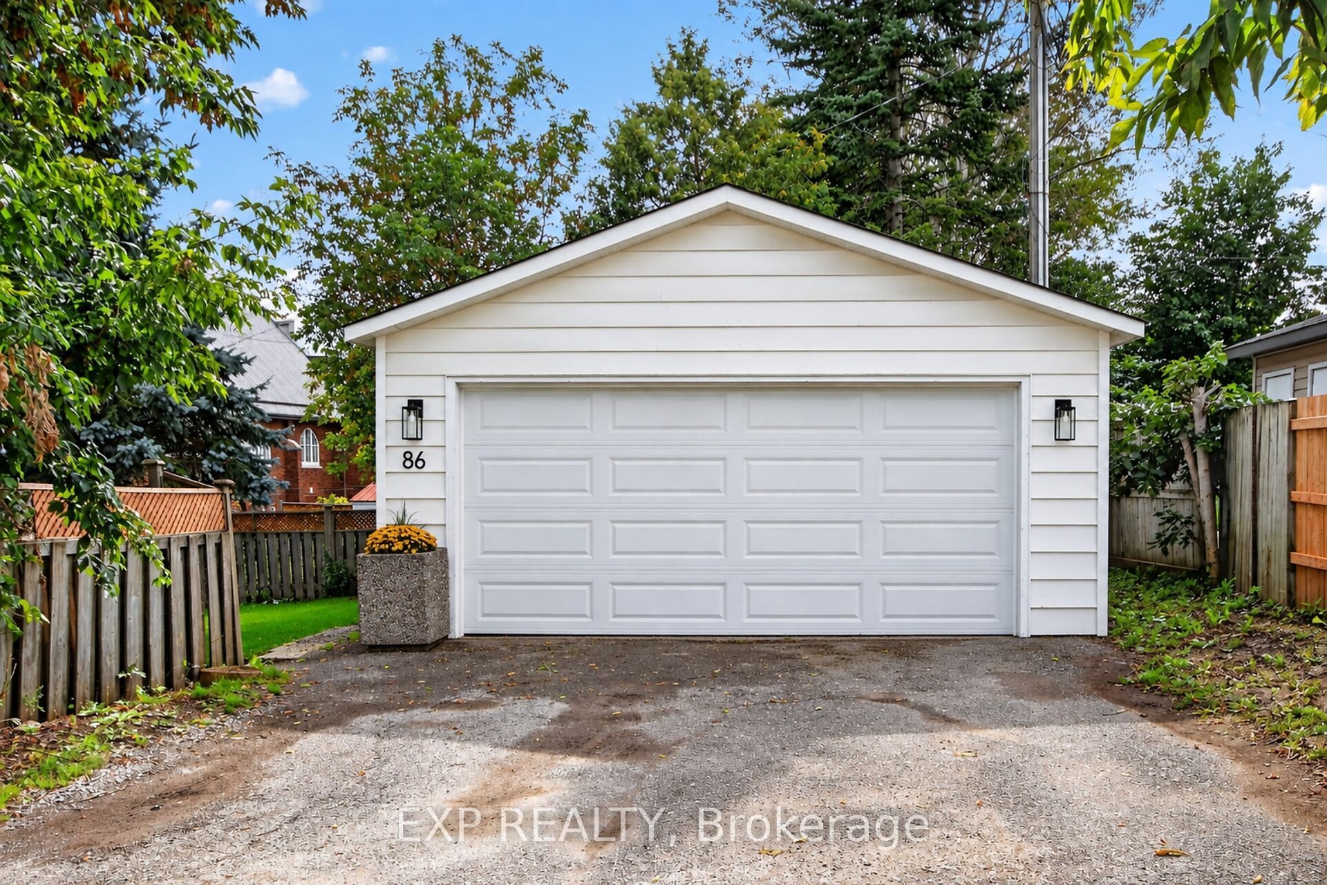 86 Daniel Street N Property Photo 44
