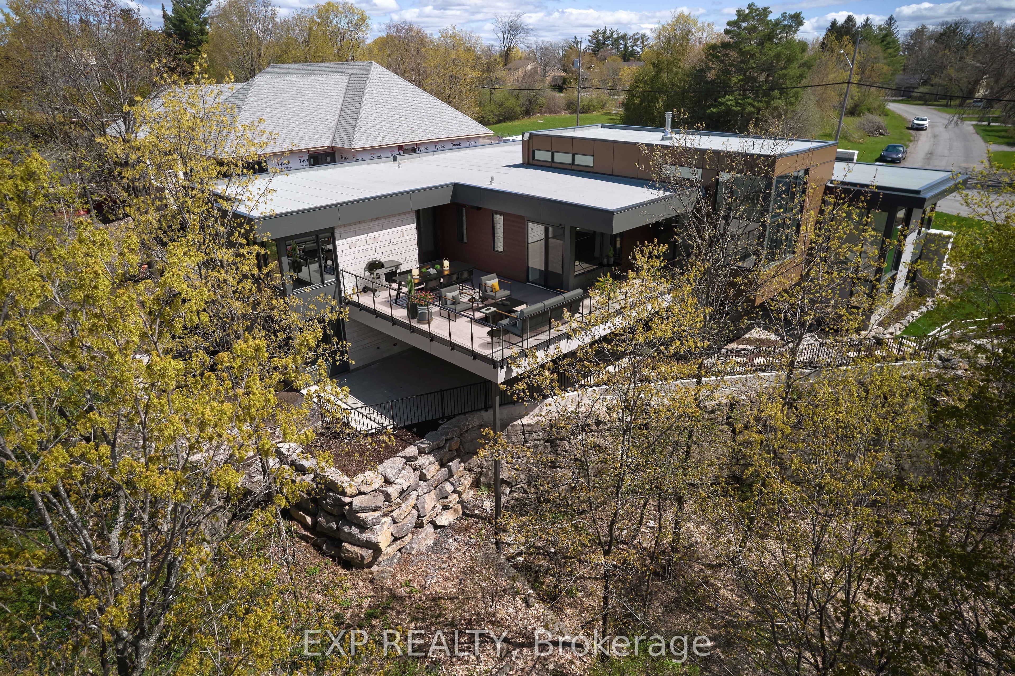 32 CLOVELLY Road