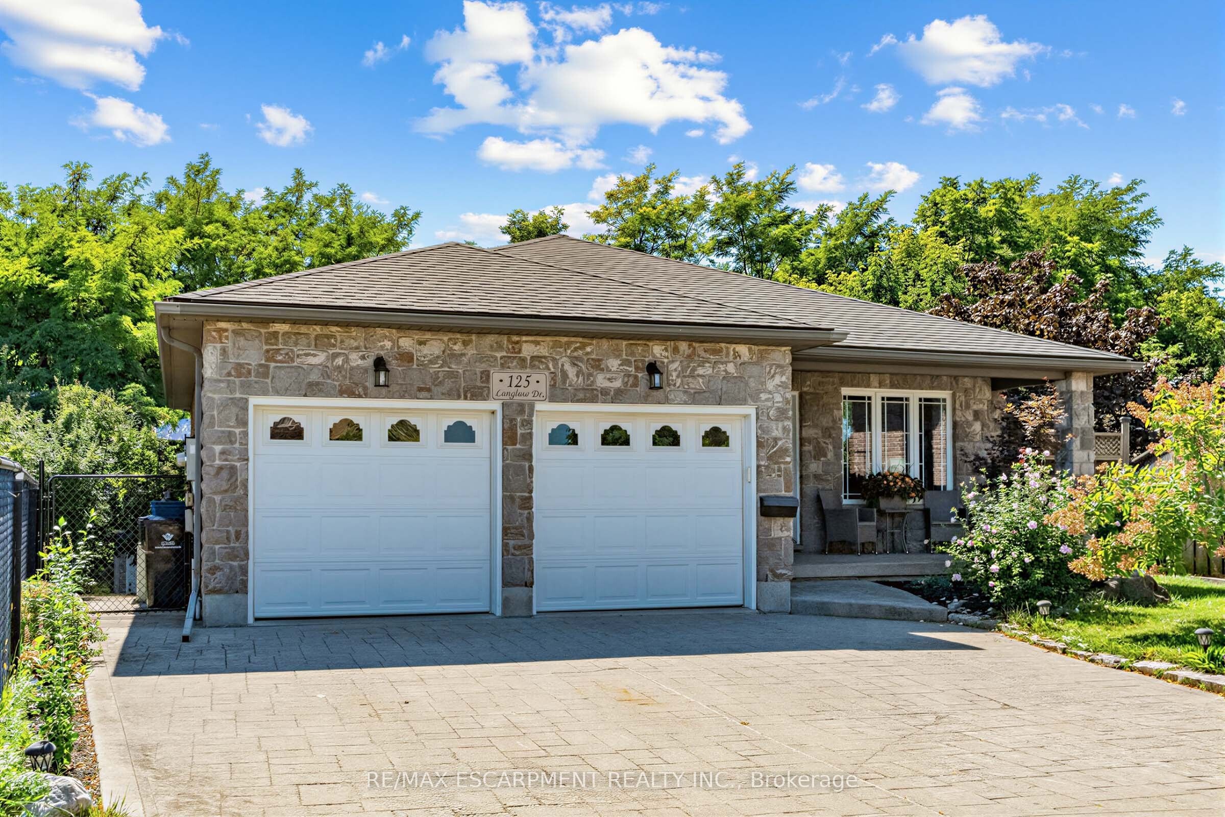 125 Langlaw Drive Property Photo 1