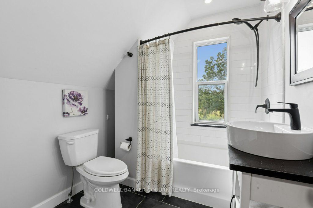 6674 Fourth Line Road S Property Photo 28