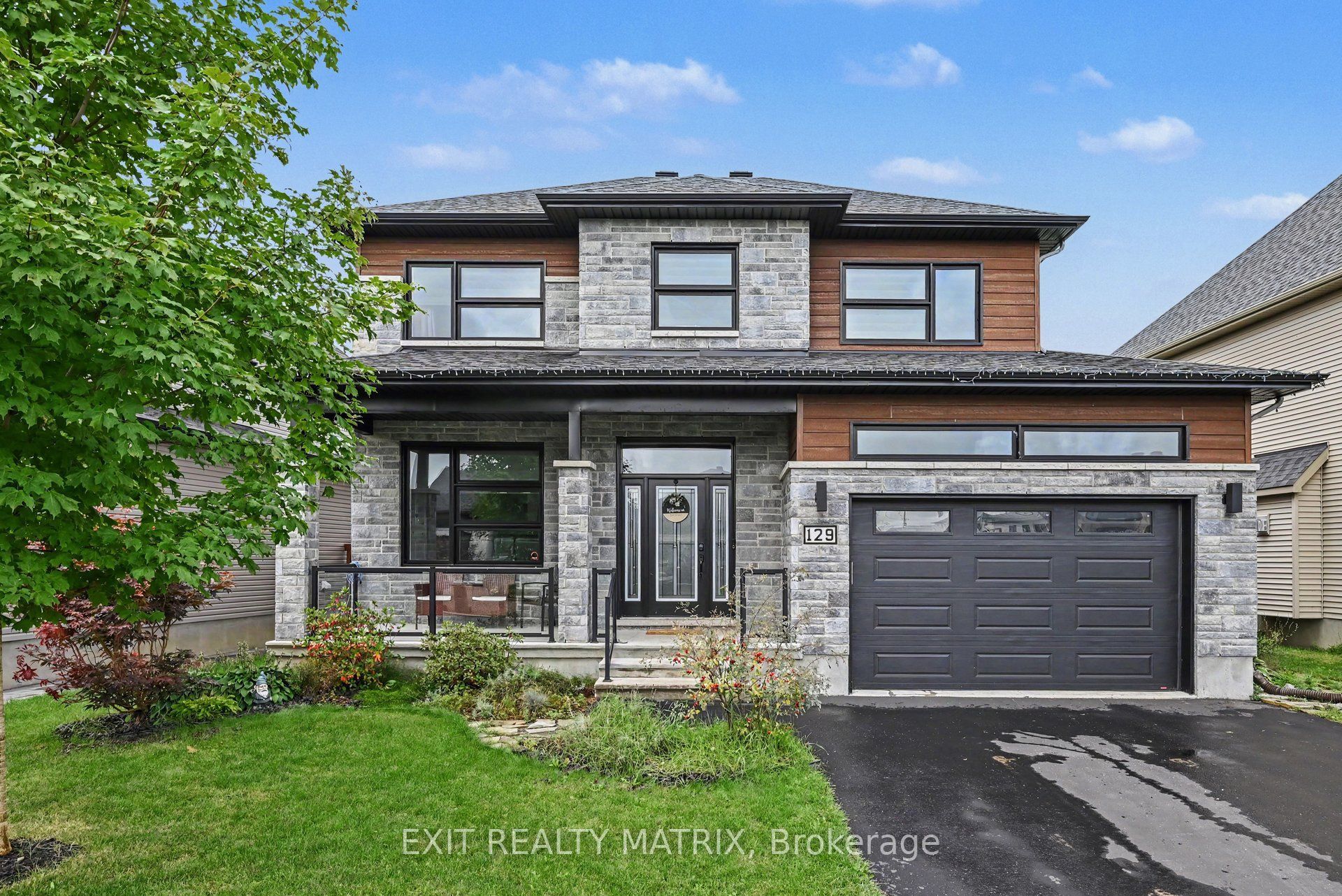 129 Lyon Street Property Photo 1