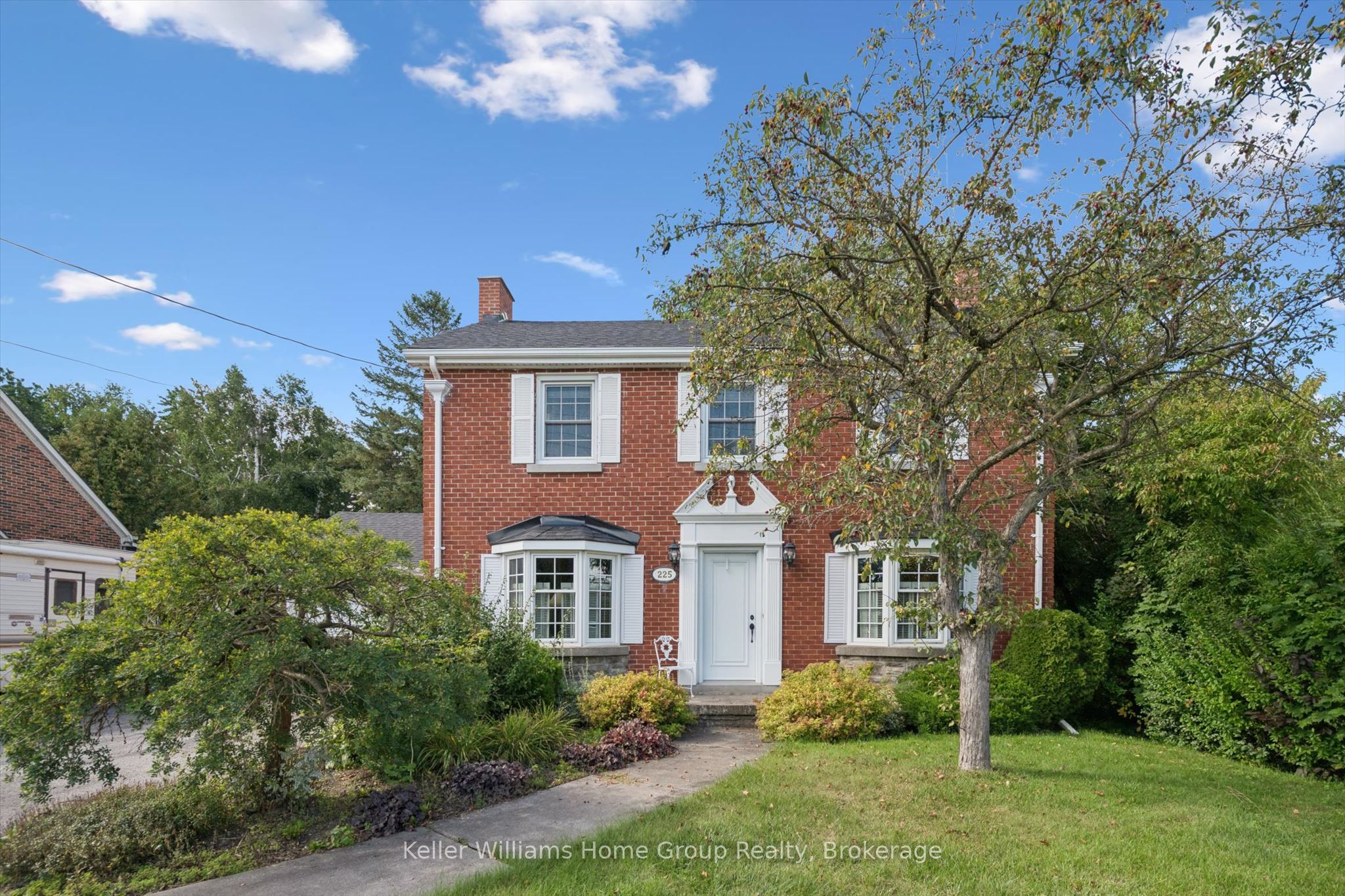 225 Elora Street Property Photo 1