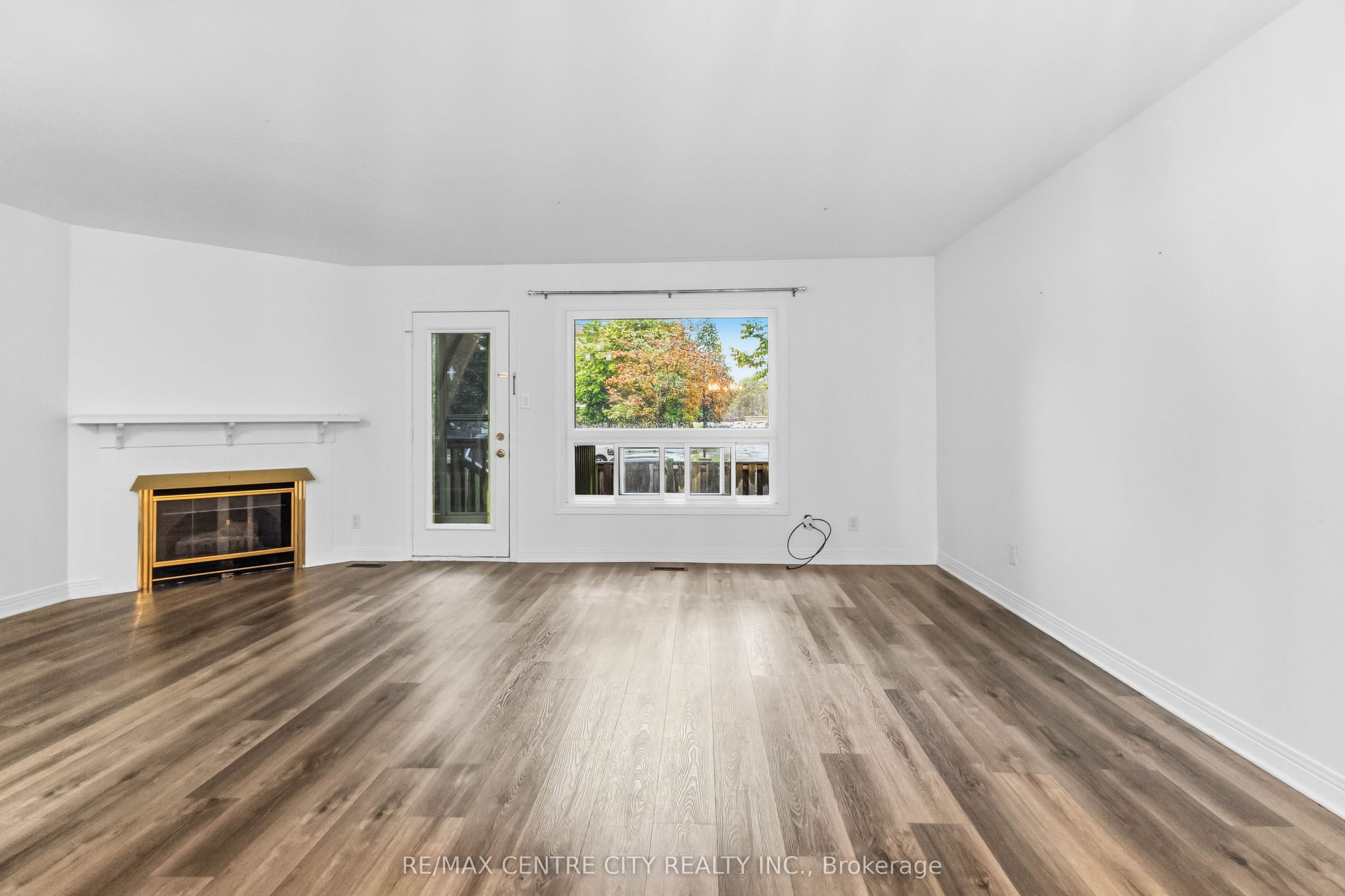 683 Windermere Road 16 Property Photo 6