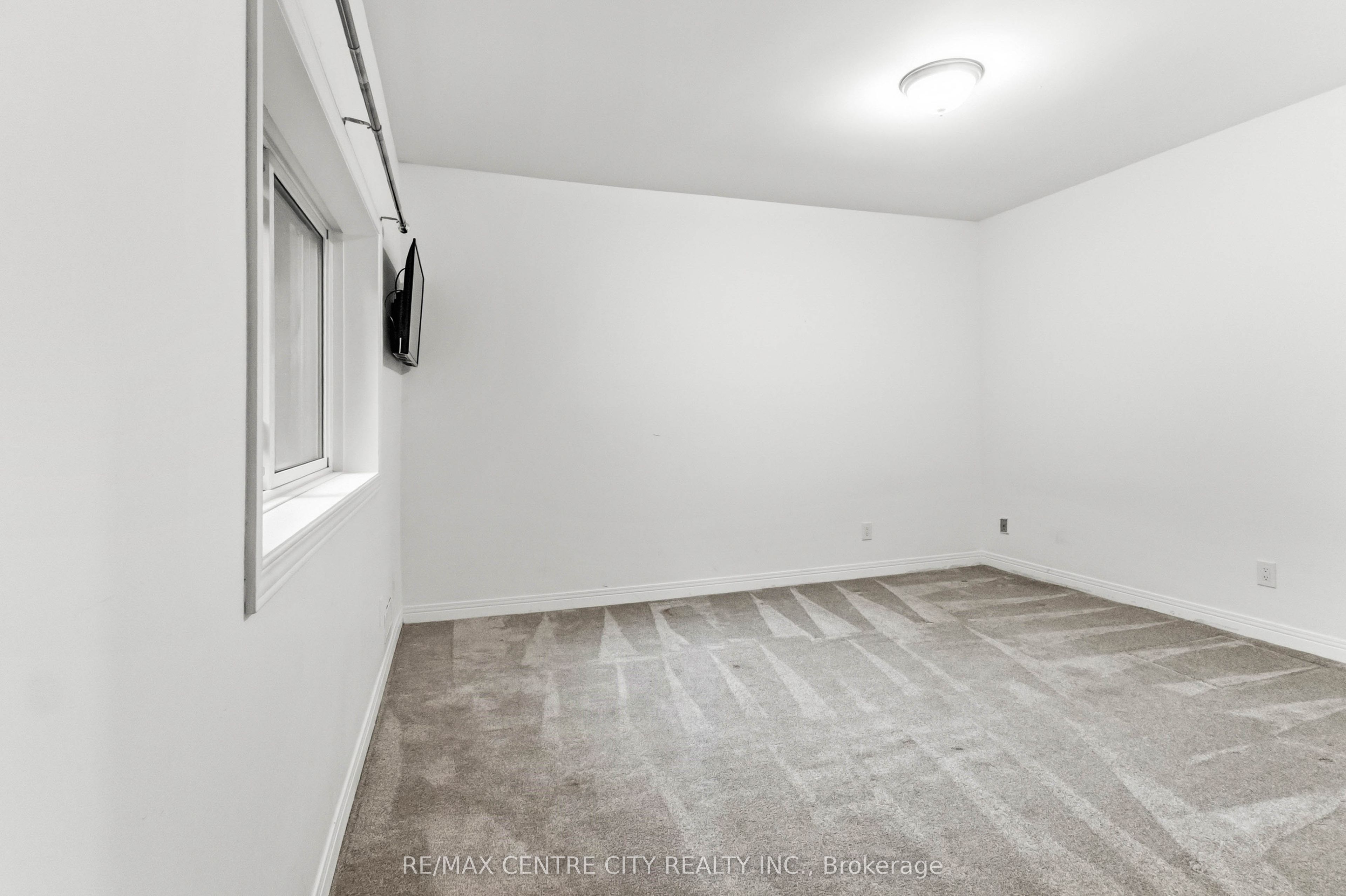 683 Windermere Road 16 Property Photo 19