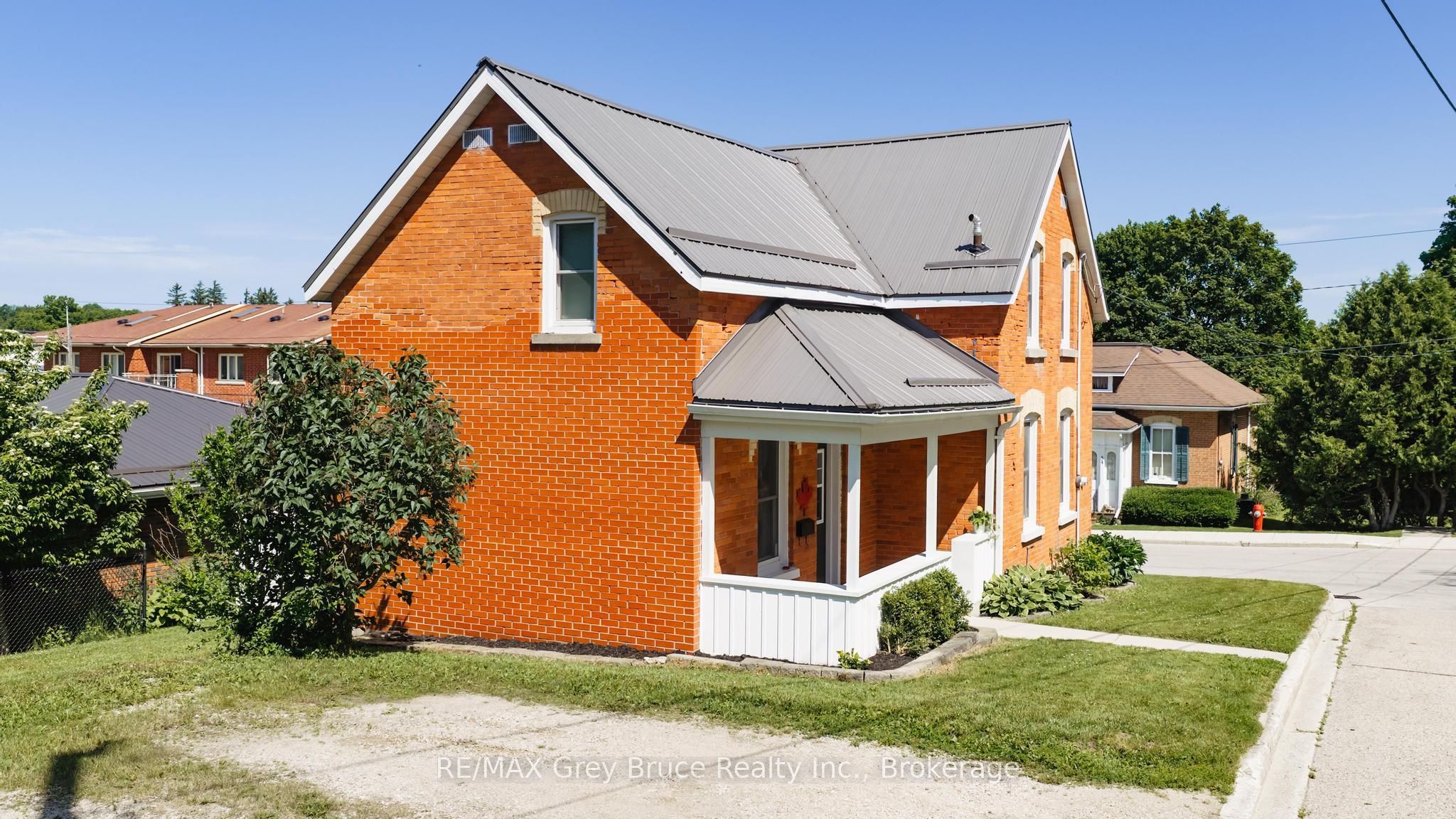53 3rd Street S Property Photo 8