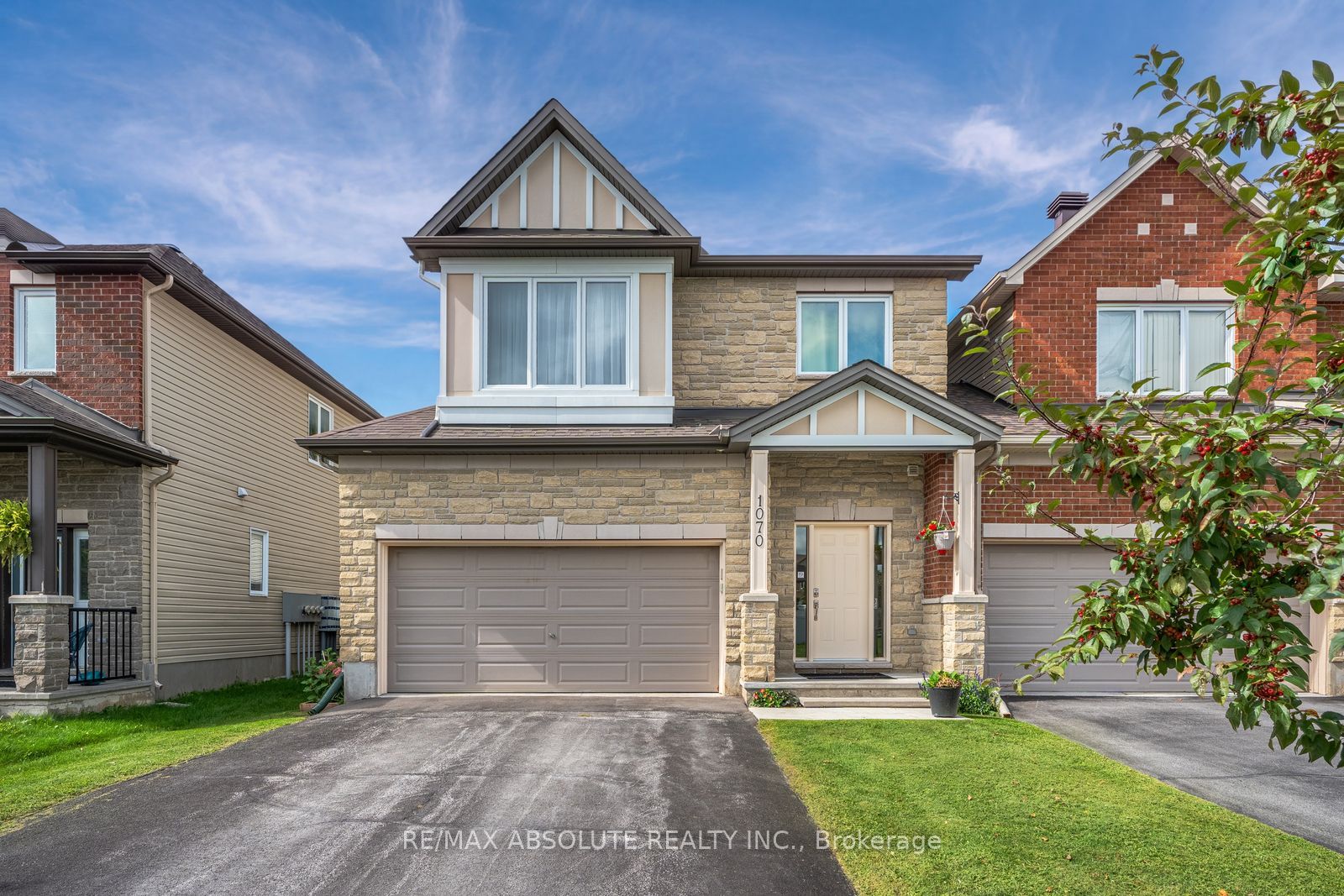 1070 Northgraves Crescent