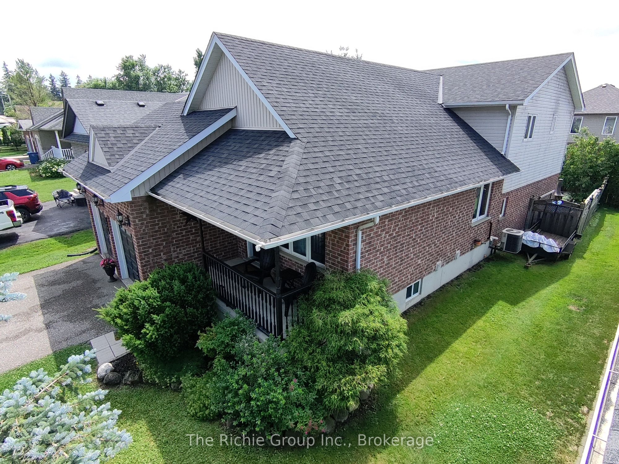 624 Cedar Street W Property Photo 3