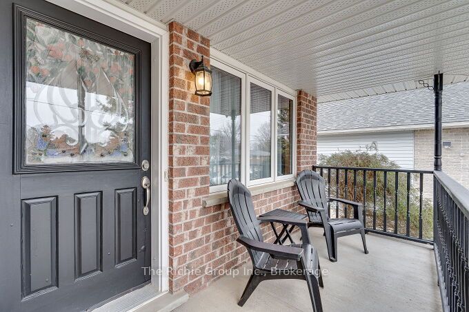 624 Cedar Street W Property Photo 4