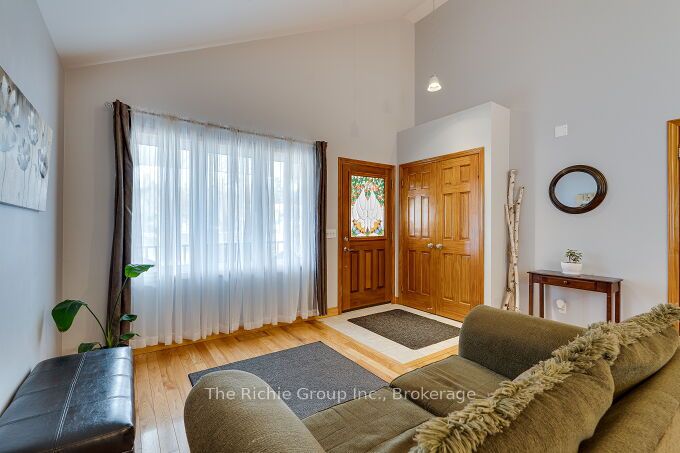 624 Cedar Street W Property Photo 5