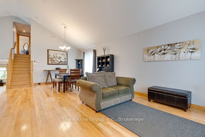 624 Cedar Street W Property Photo 6