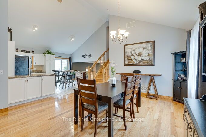 624 Cedar Street W Property Photo 8