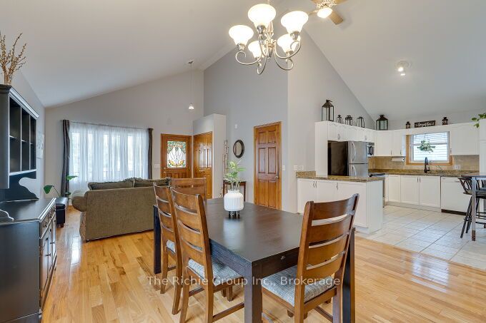 624 Cedar Street W Property Photo 9