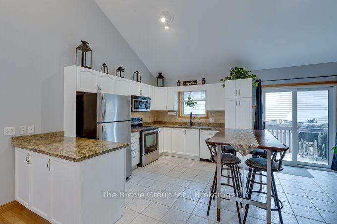 624 Cedar Street W Property Photo 10