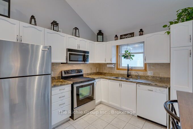624 Cedar Street W Property Photo 11