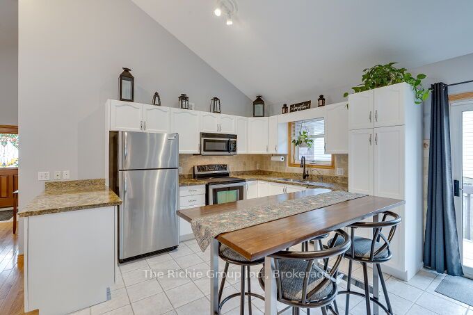 624 Cedar Street W Property Photo 12