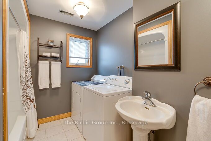 624 Cedar Street W Property Photo 24