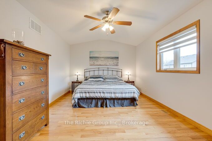 624 Cedar Street W Property Photo 25