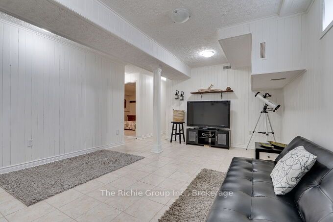 624 Cedar Street W Property Photo 31