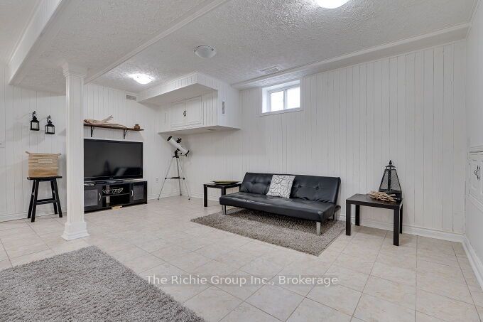 624 Cedar Street W Property Photo 32