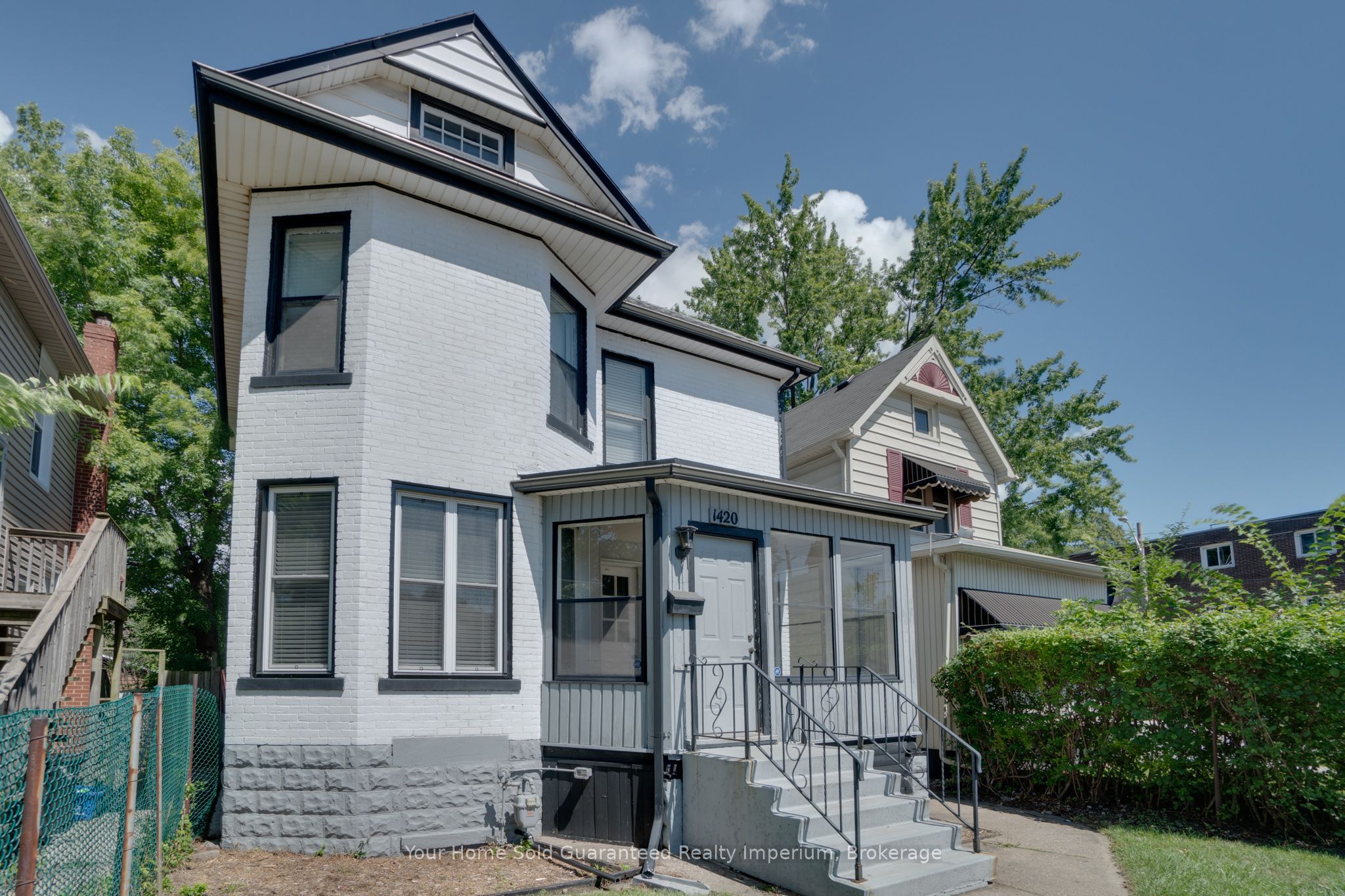 1420 University Avenue W