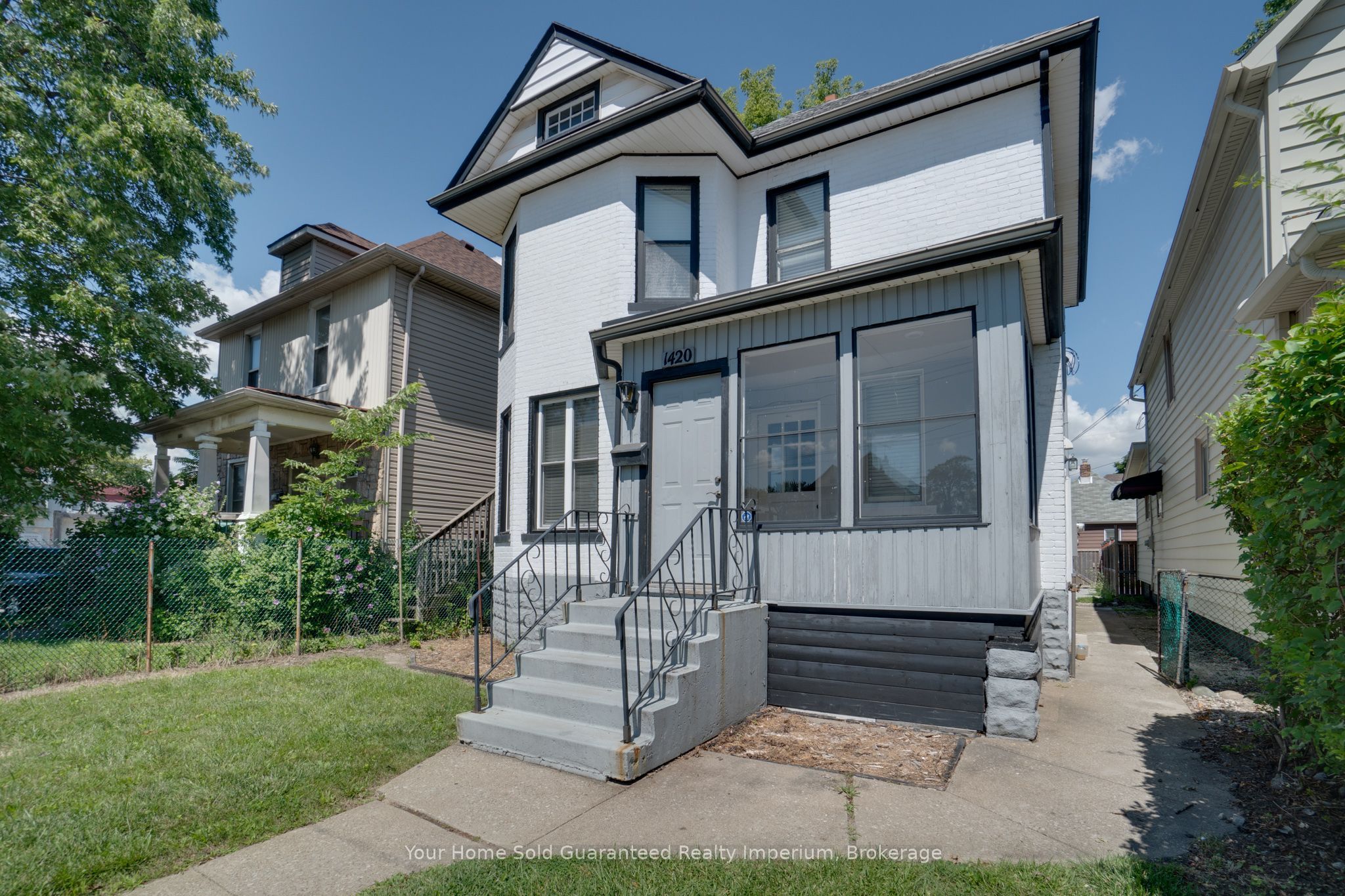 1420 University Avenue W Property Photo 2