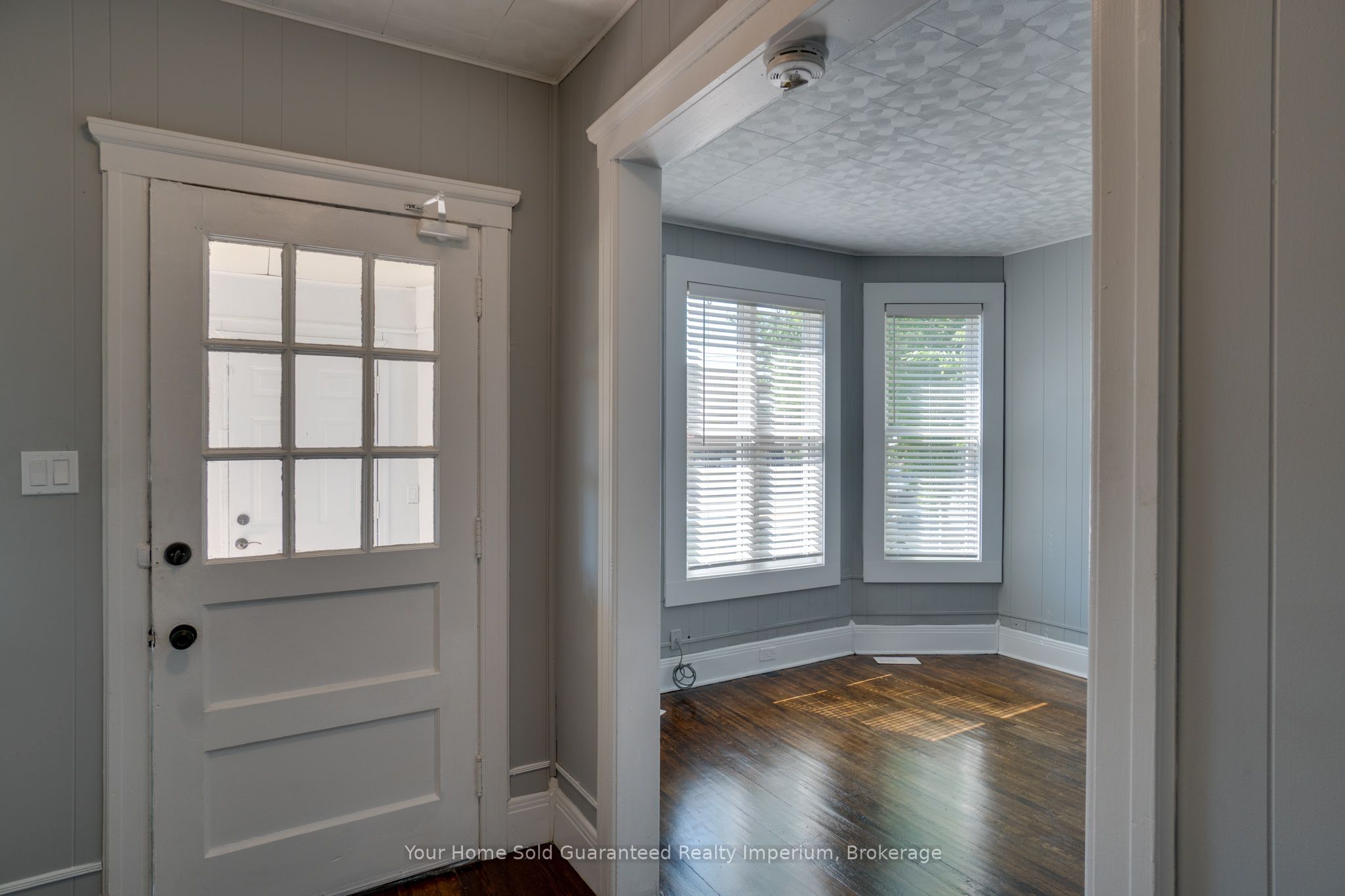 1420 University Avenue W Property Photo 4