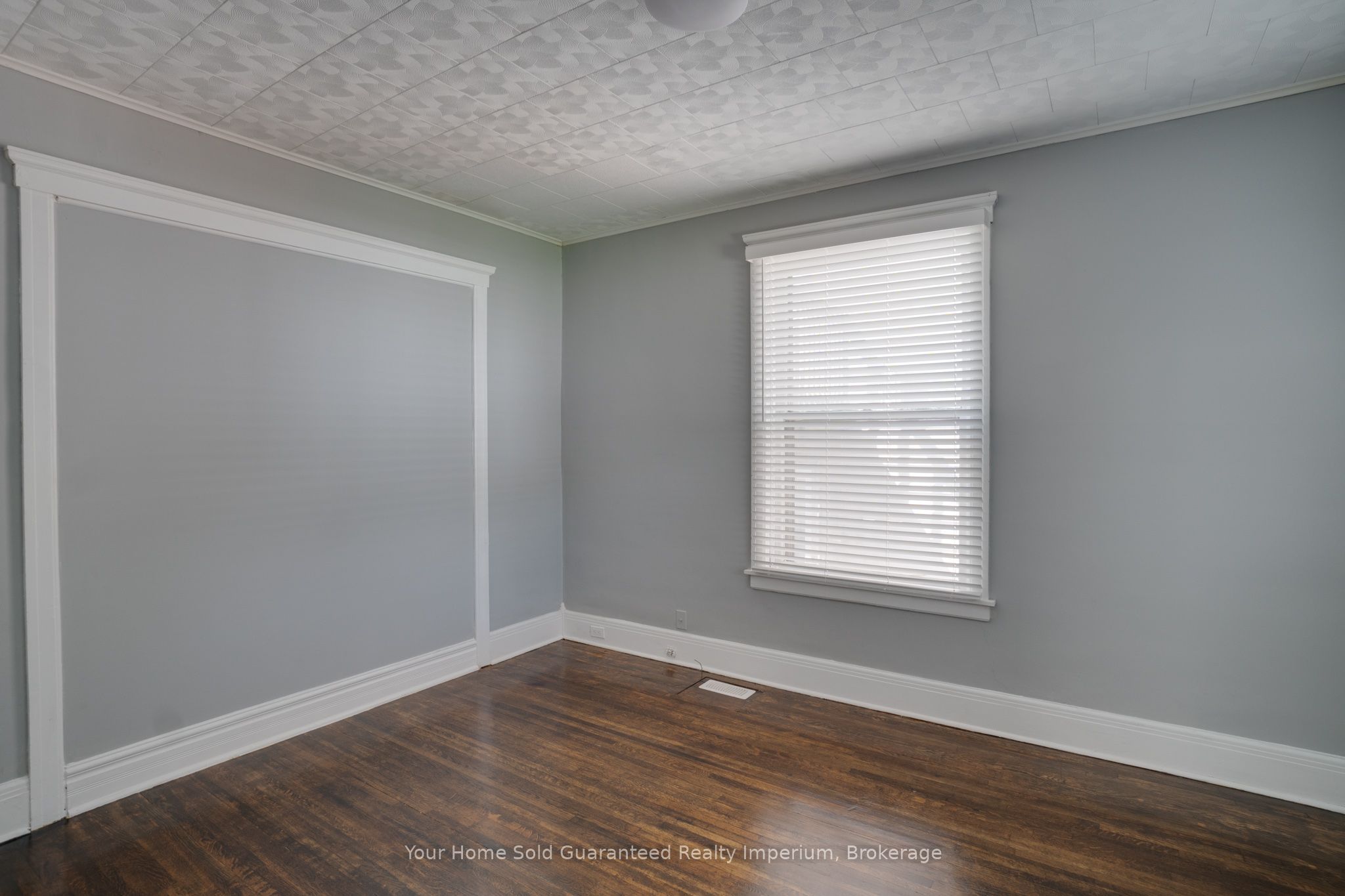 1420 University Avenue W Property Photo 7
