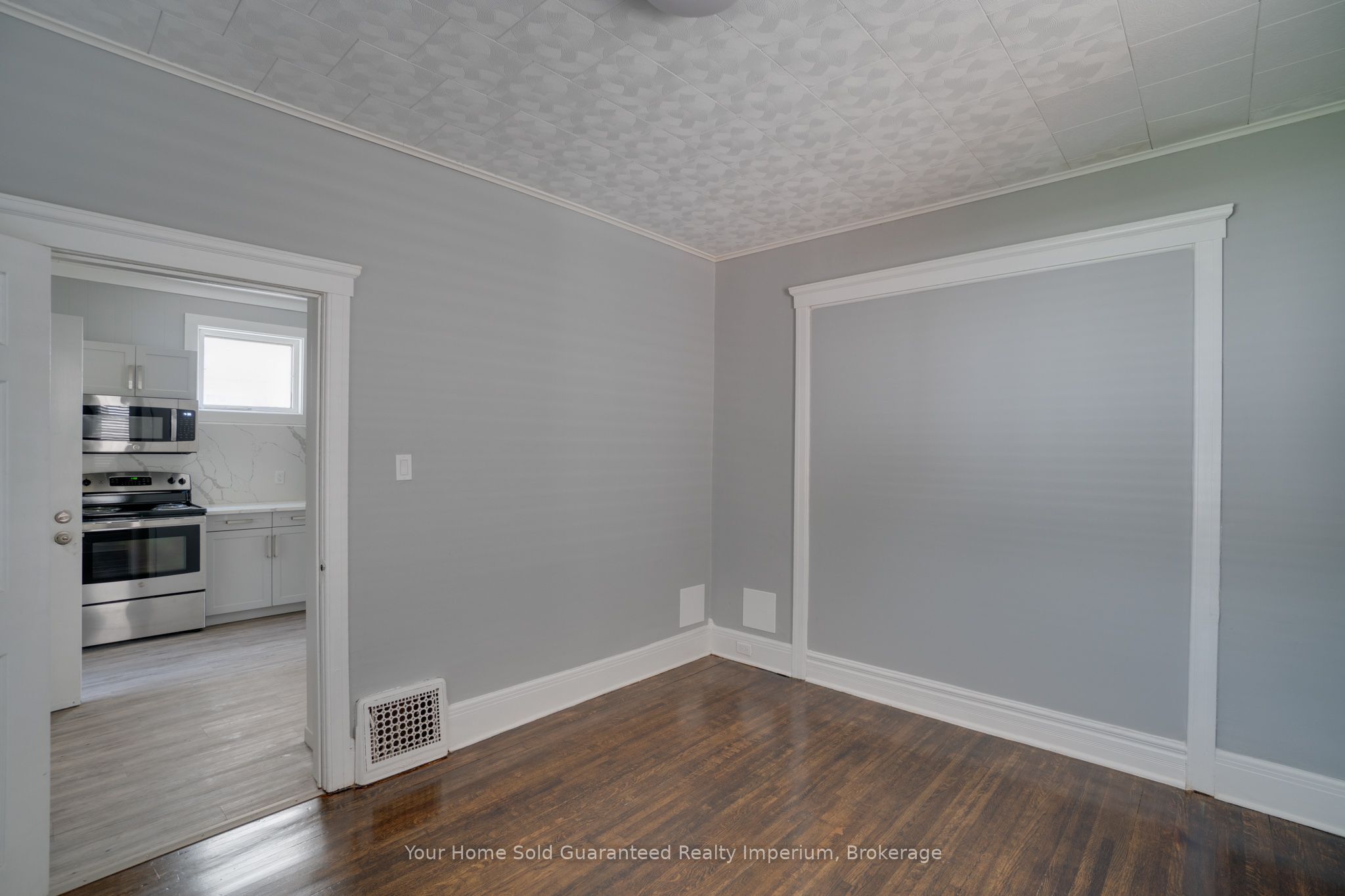1420 University Avenue W Property Photo 8