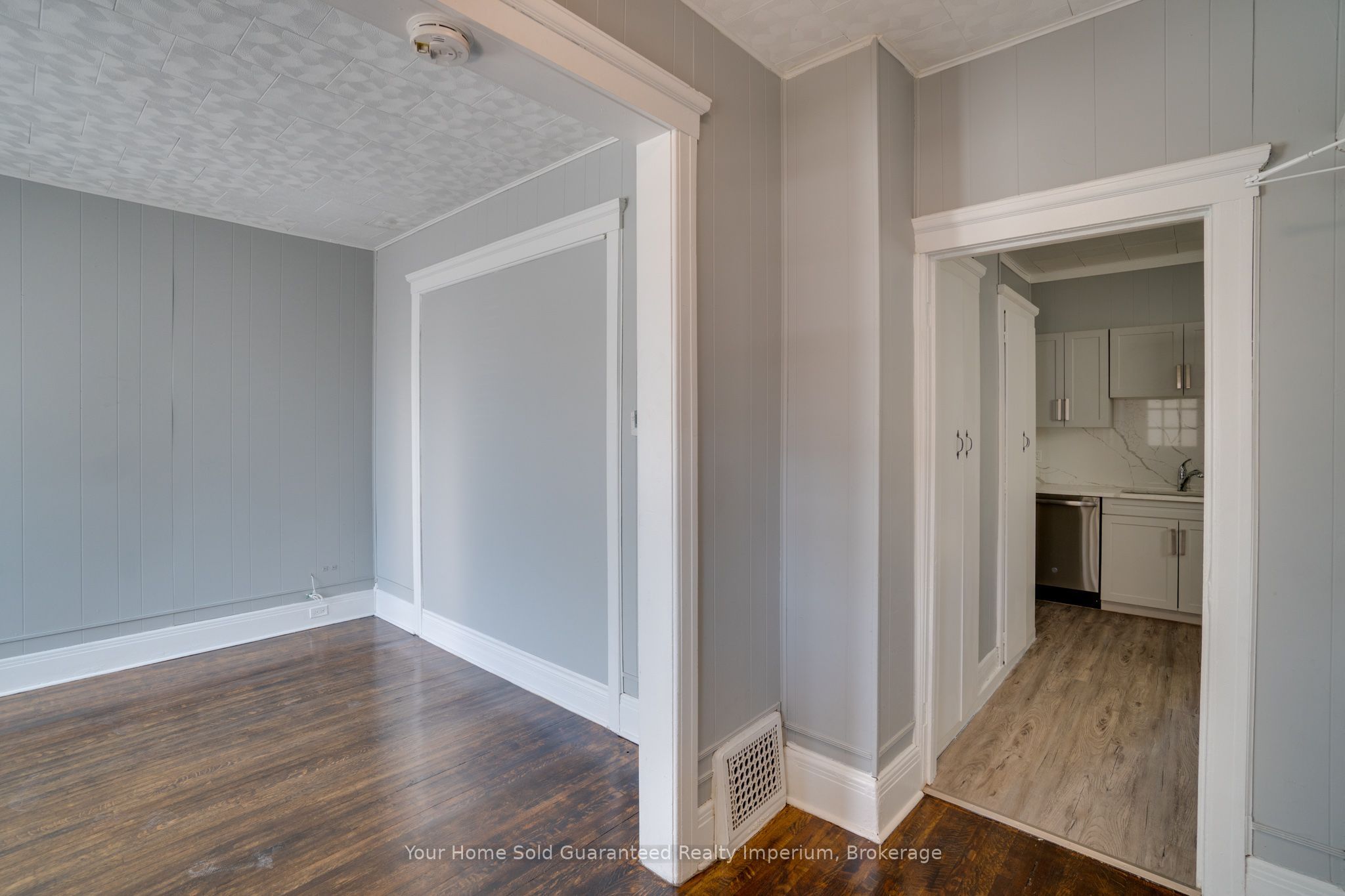 1420 University Avenue W Property Photo 9