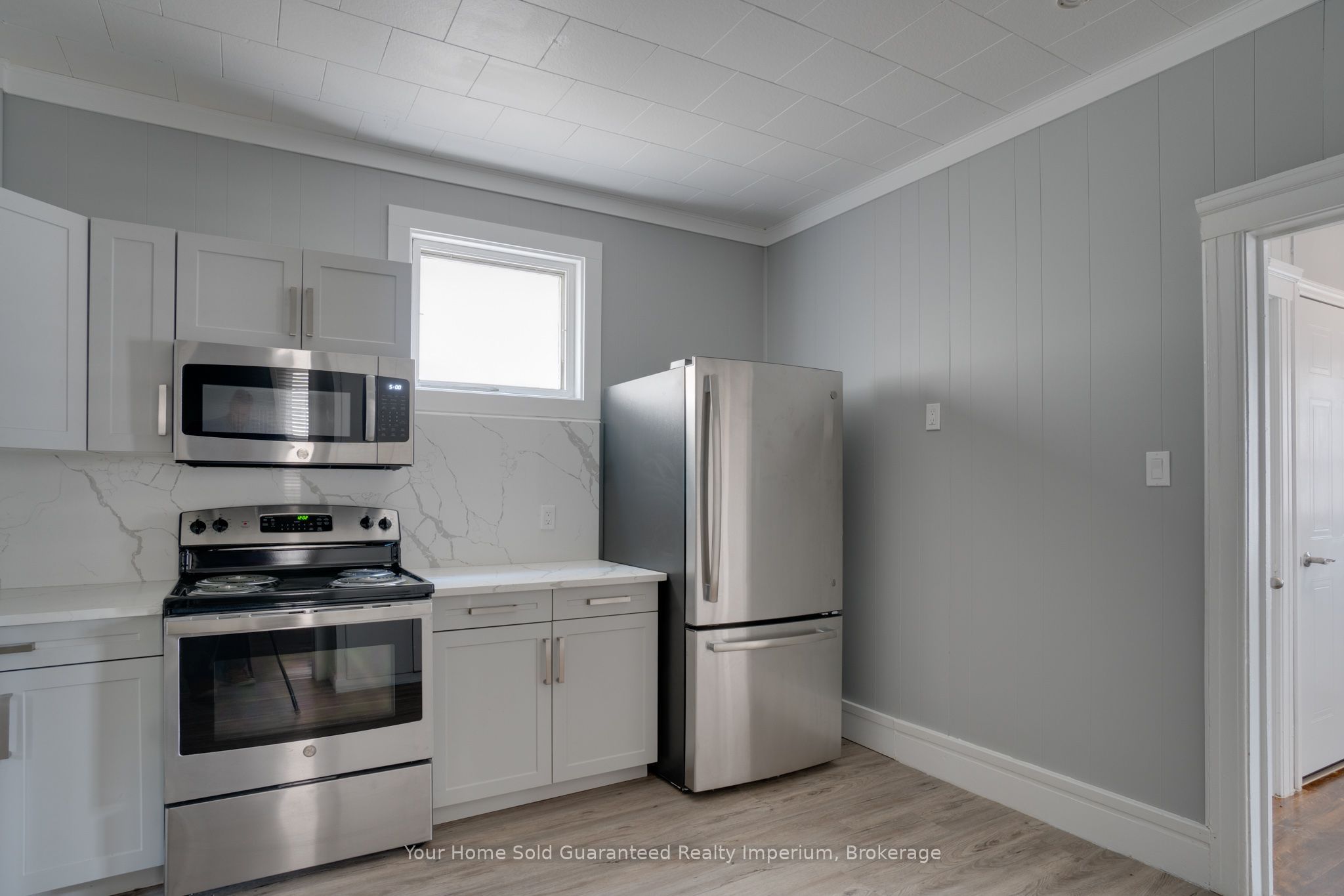 1420 University Avenue W Property Photo 10