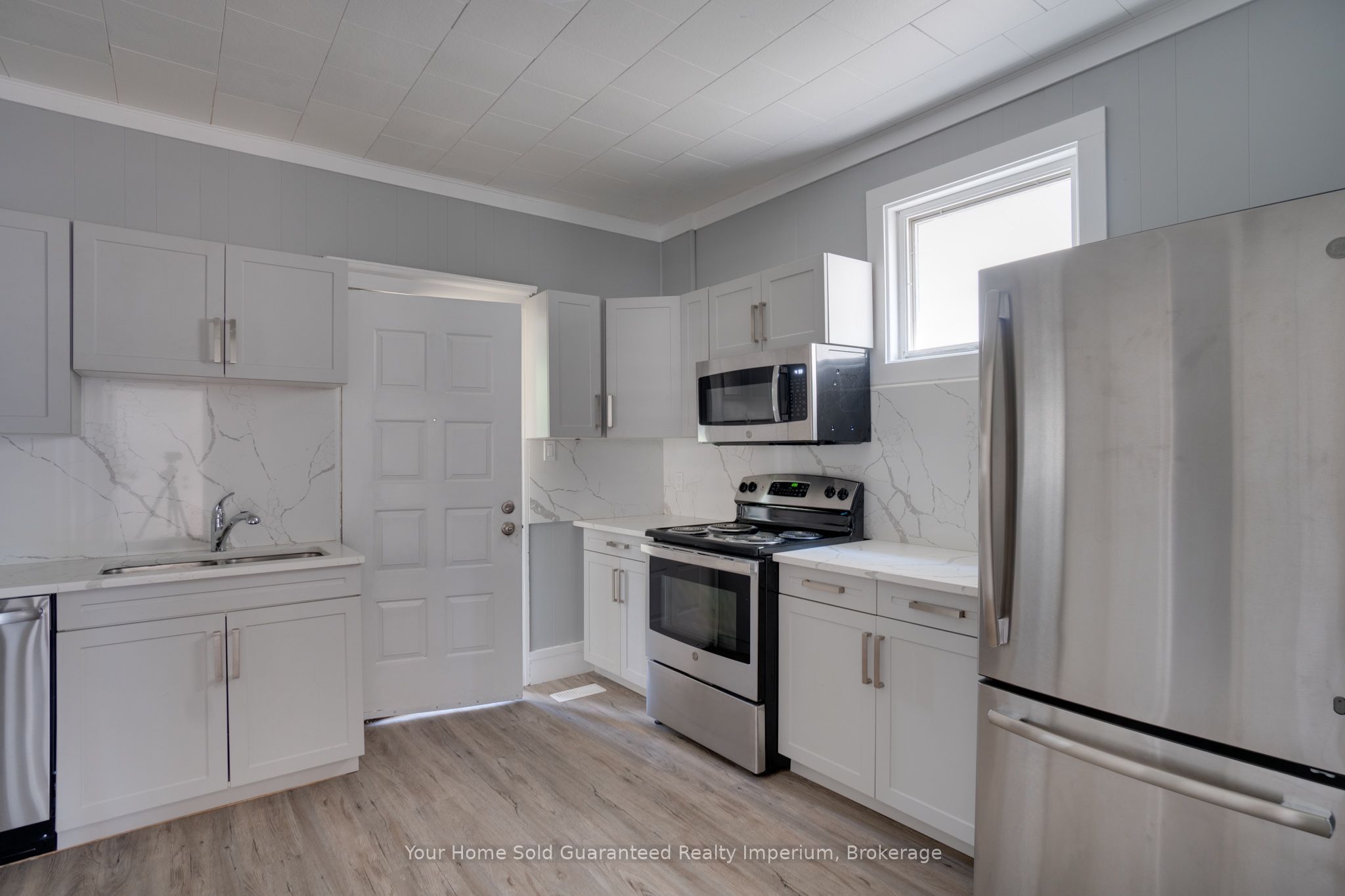 1420 University Avenue W Property Photo 11