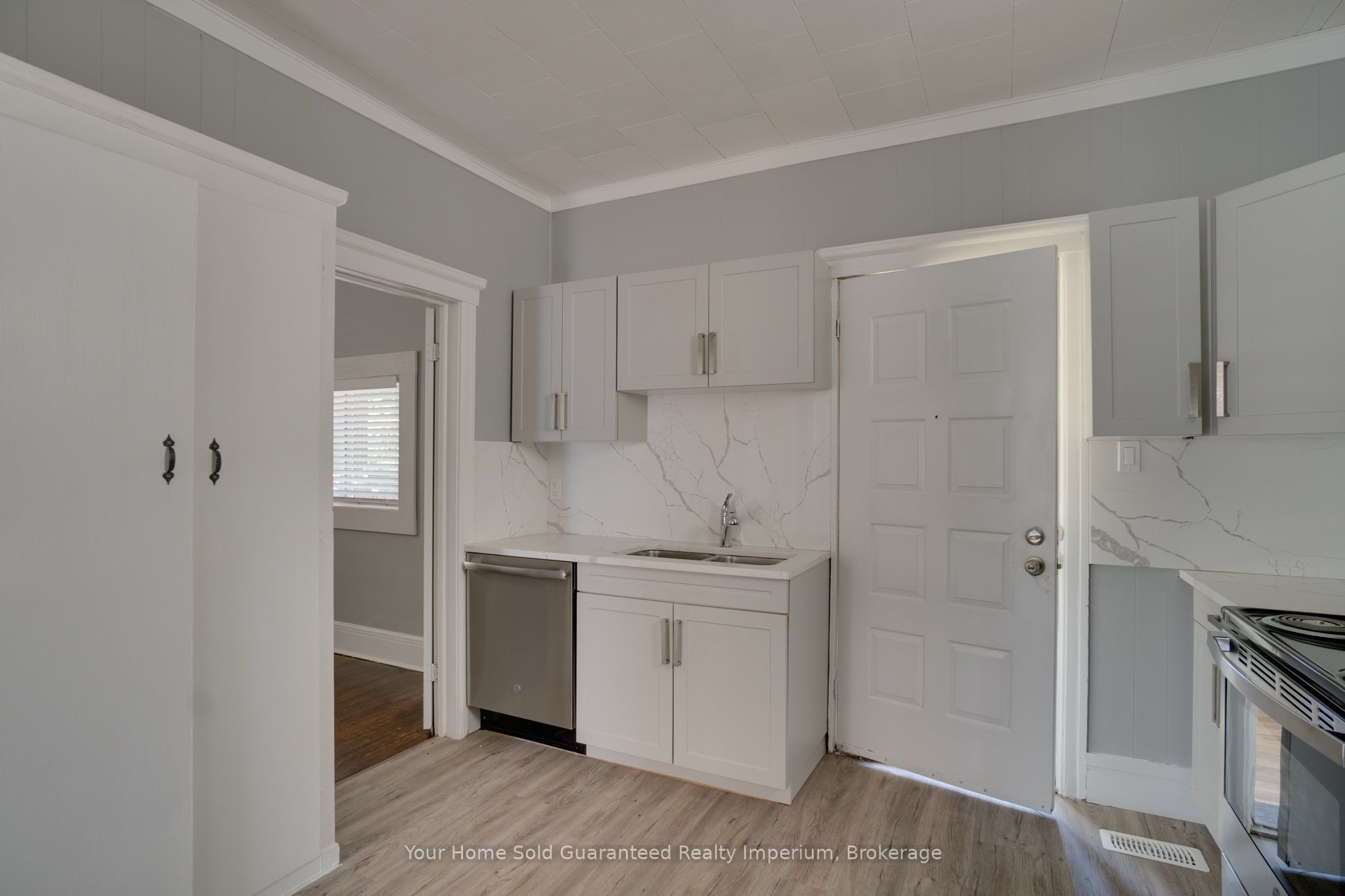 1420 University Avenue W Property Photo 12