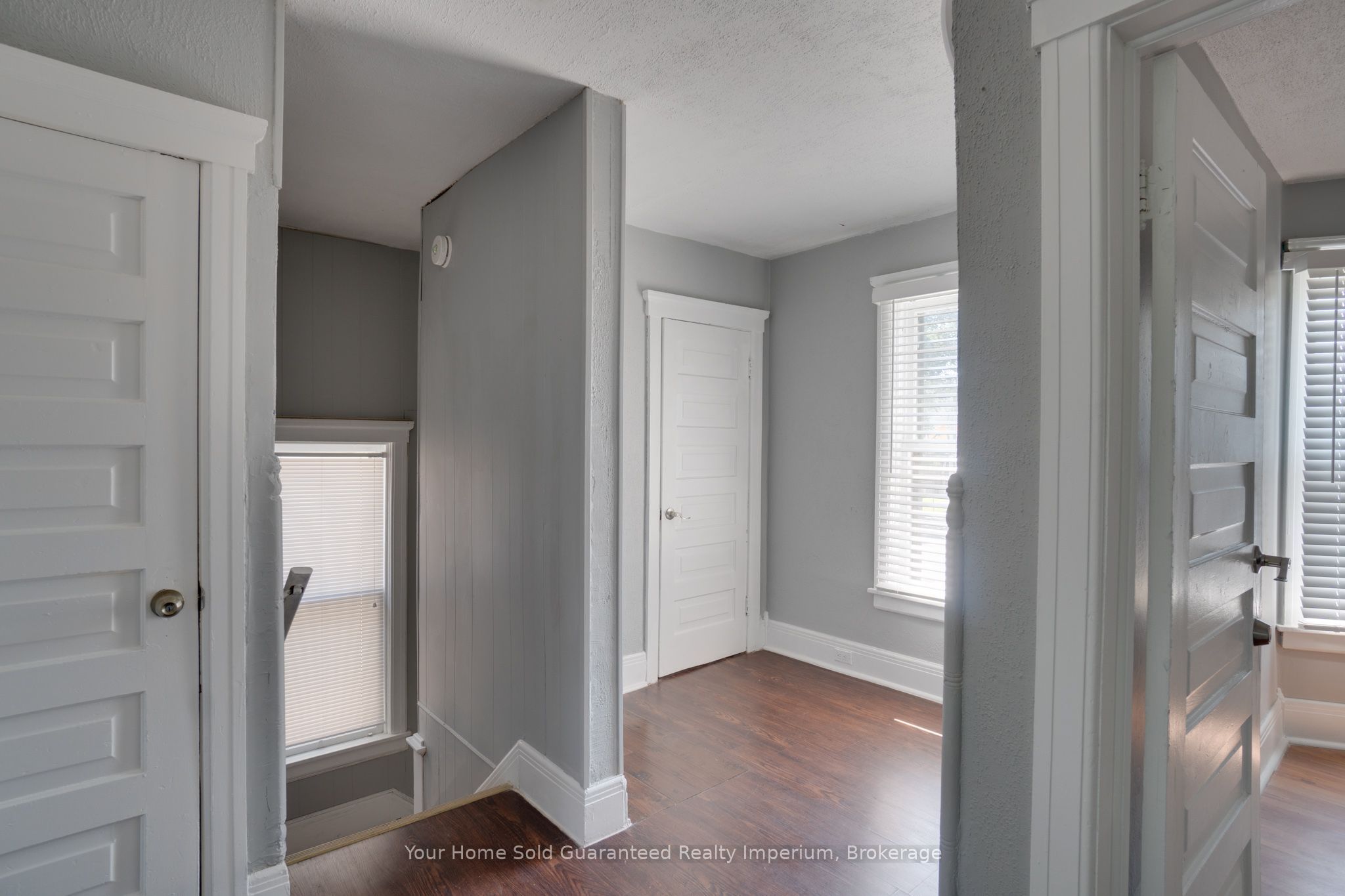 1420 University Avenue W Property Photo 14