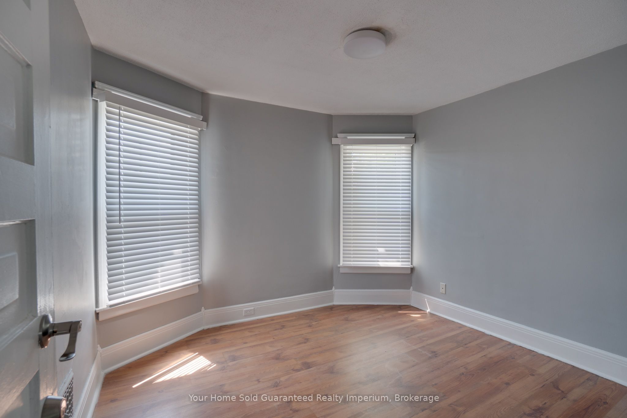 1420 University Avenue W Property Photo 15