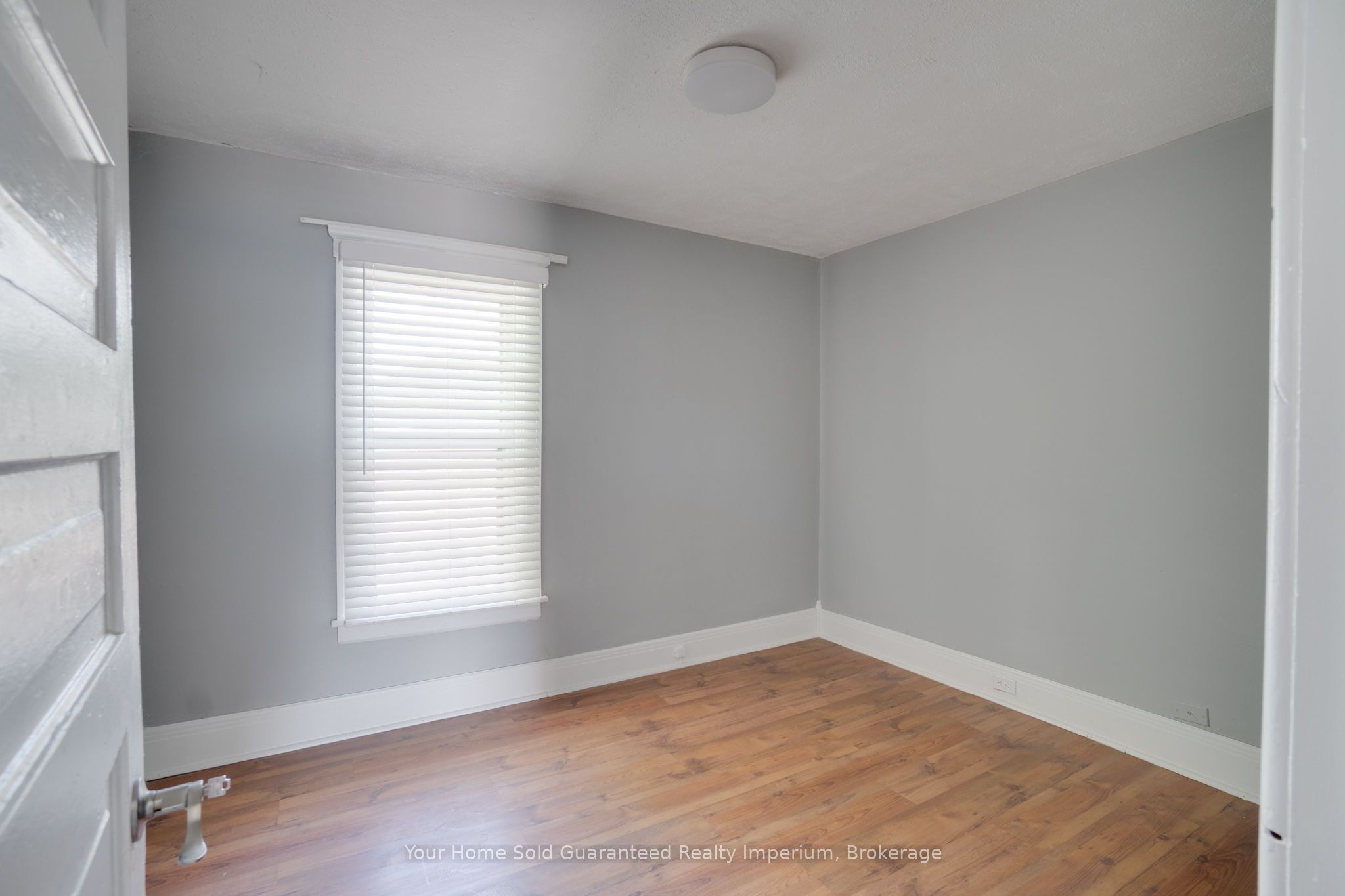 1420 University Avenue W Property Photo 17