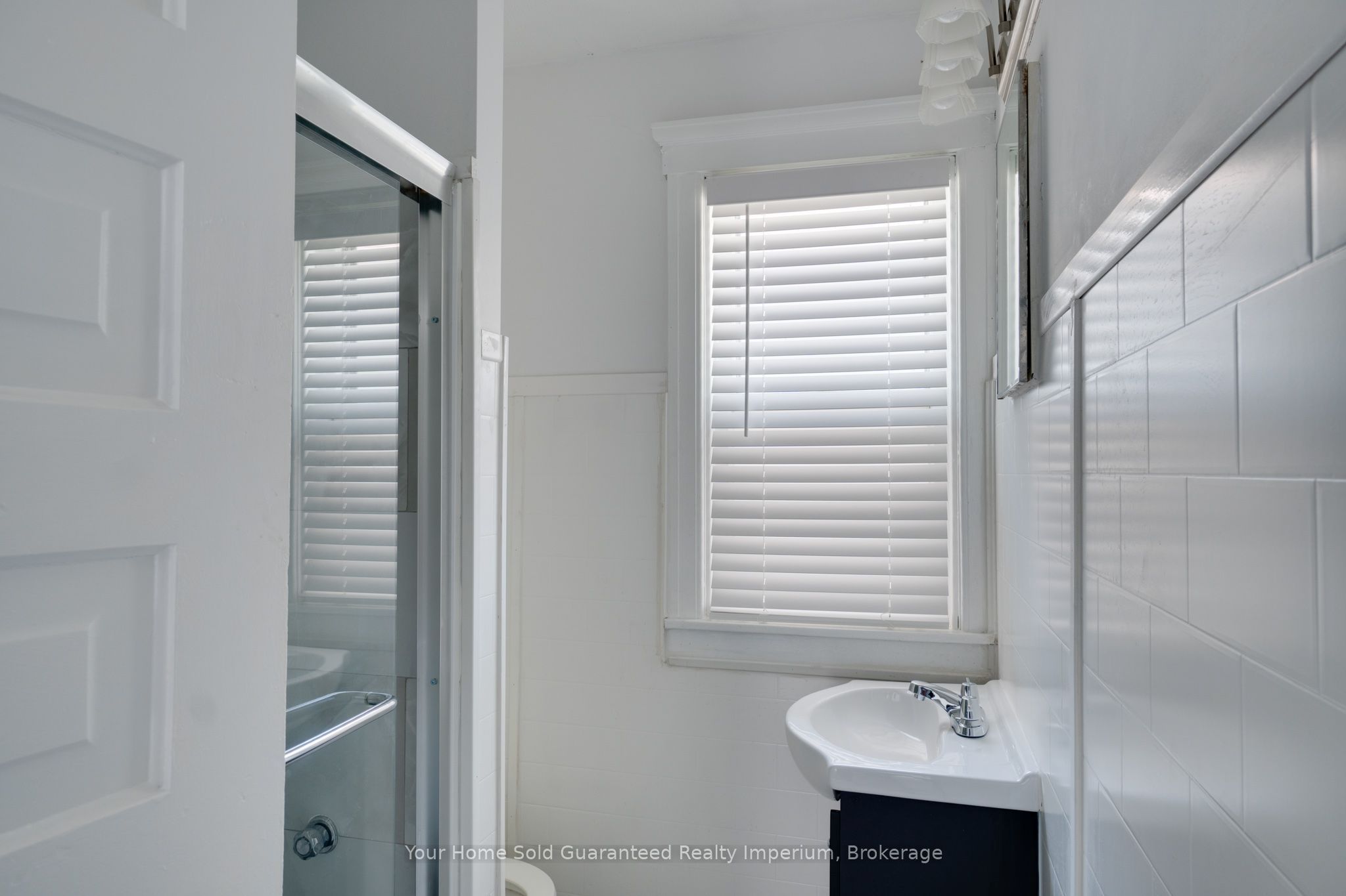 1420 University Avenue W Property Photo 18