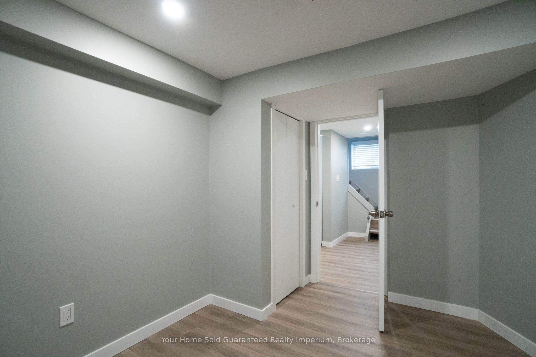 1420 University Avenue W Property Photo 19
