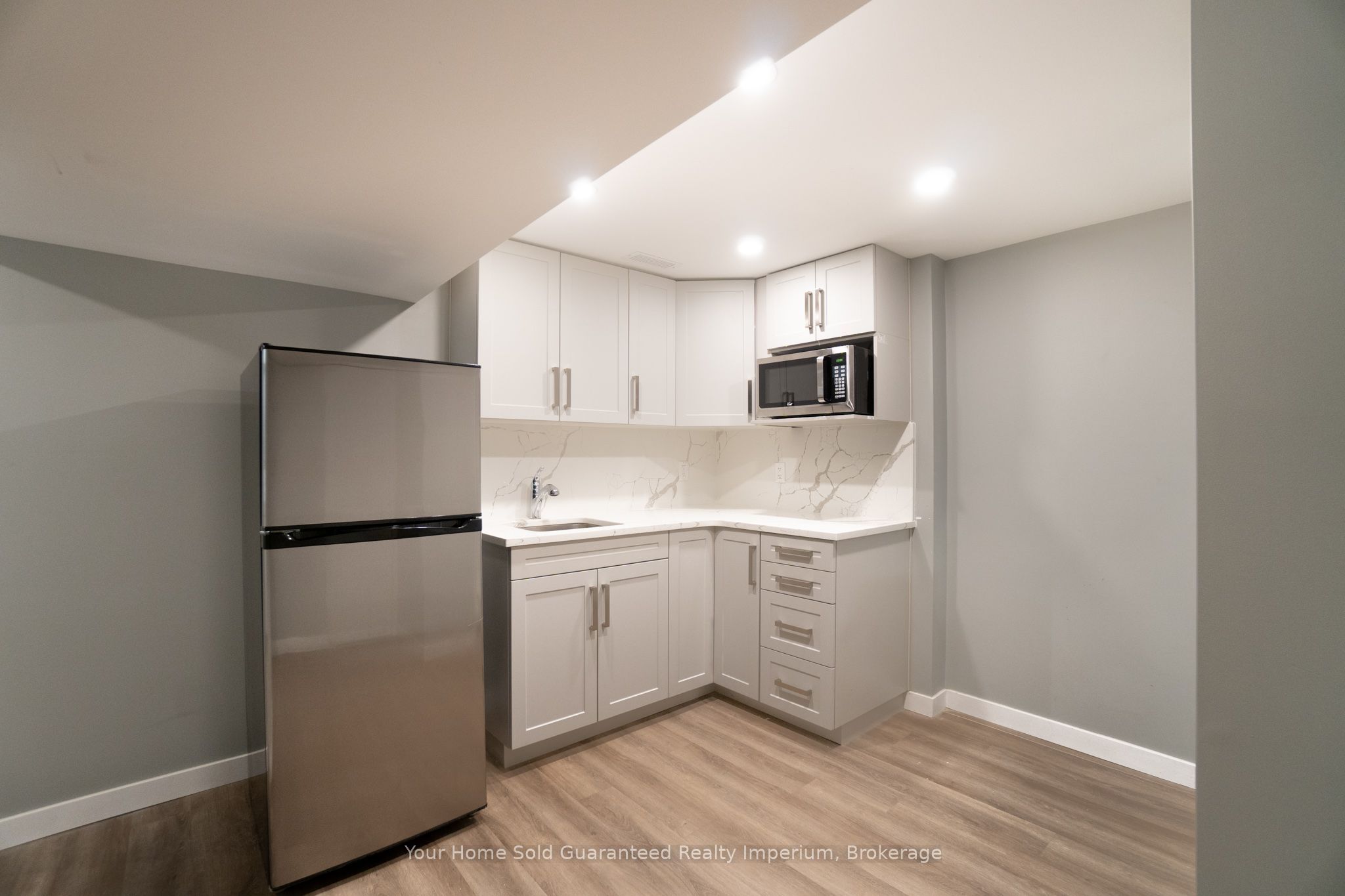 1420 University Avenue W Property Photo 20